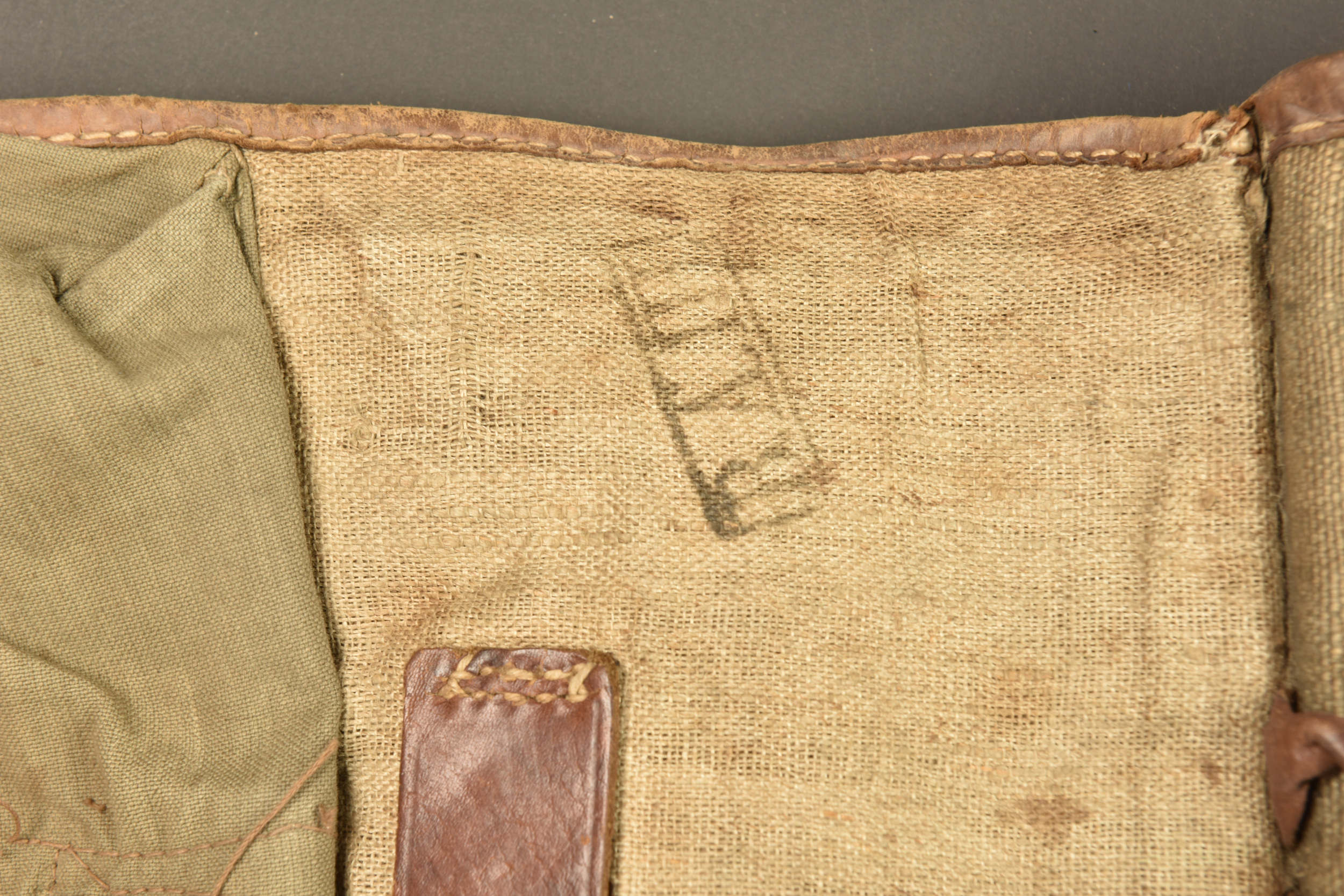 Tornister allemand 1918 et étui de piquets de tente. German 1918 Tornister backpack and tent peg carrier — photo 3