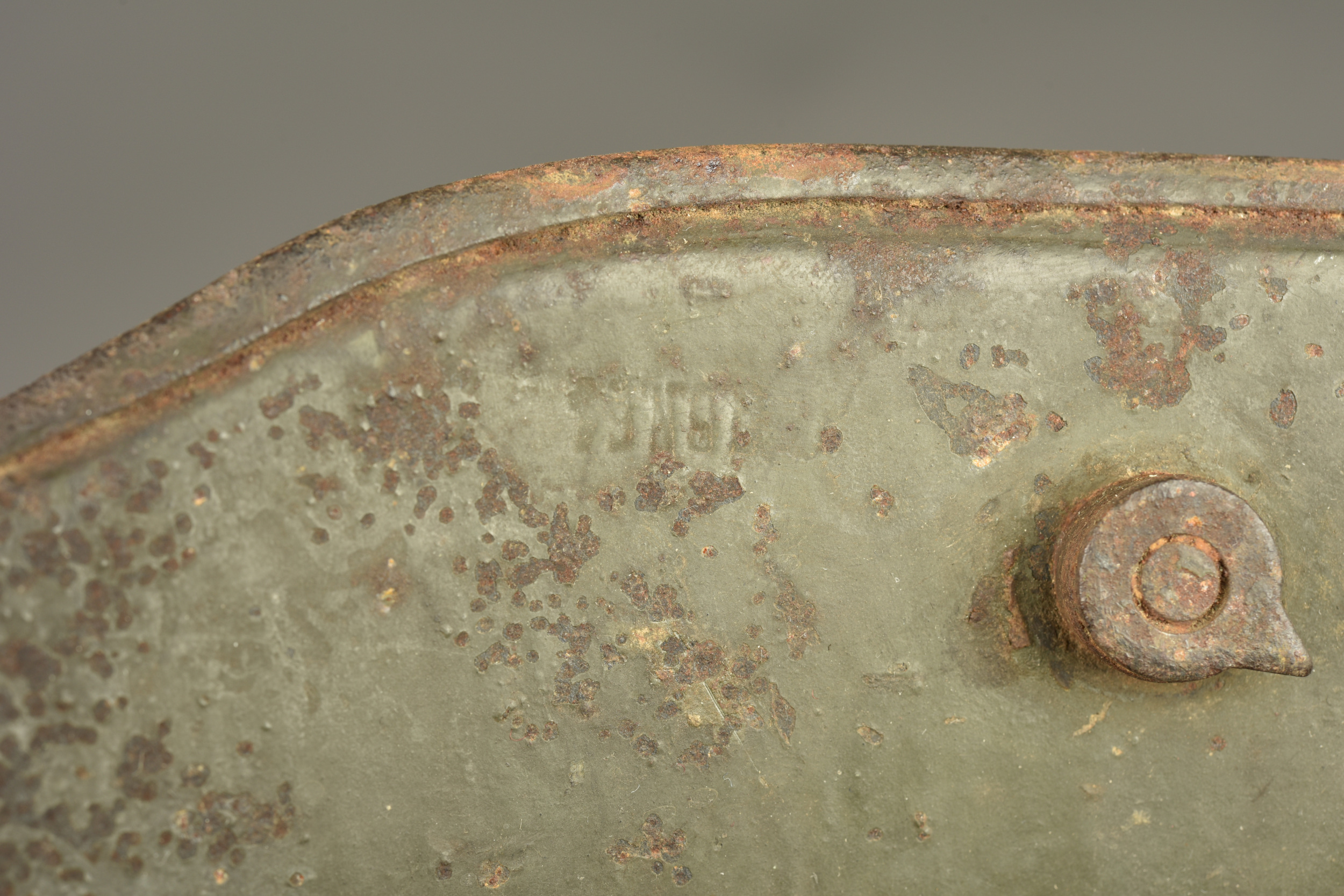 Casque allemand M1916 à impact. German Model 1916 helmet with impact damage — photo 3