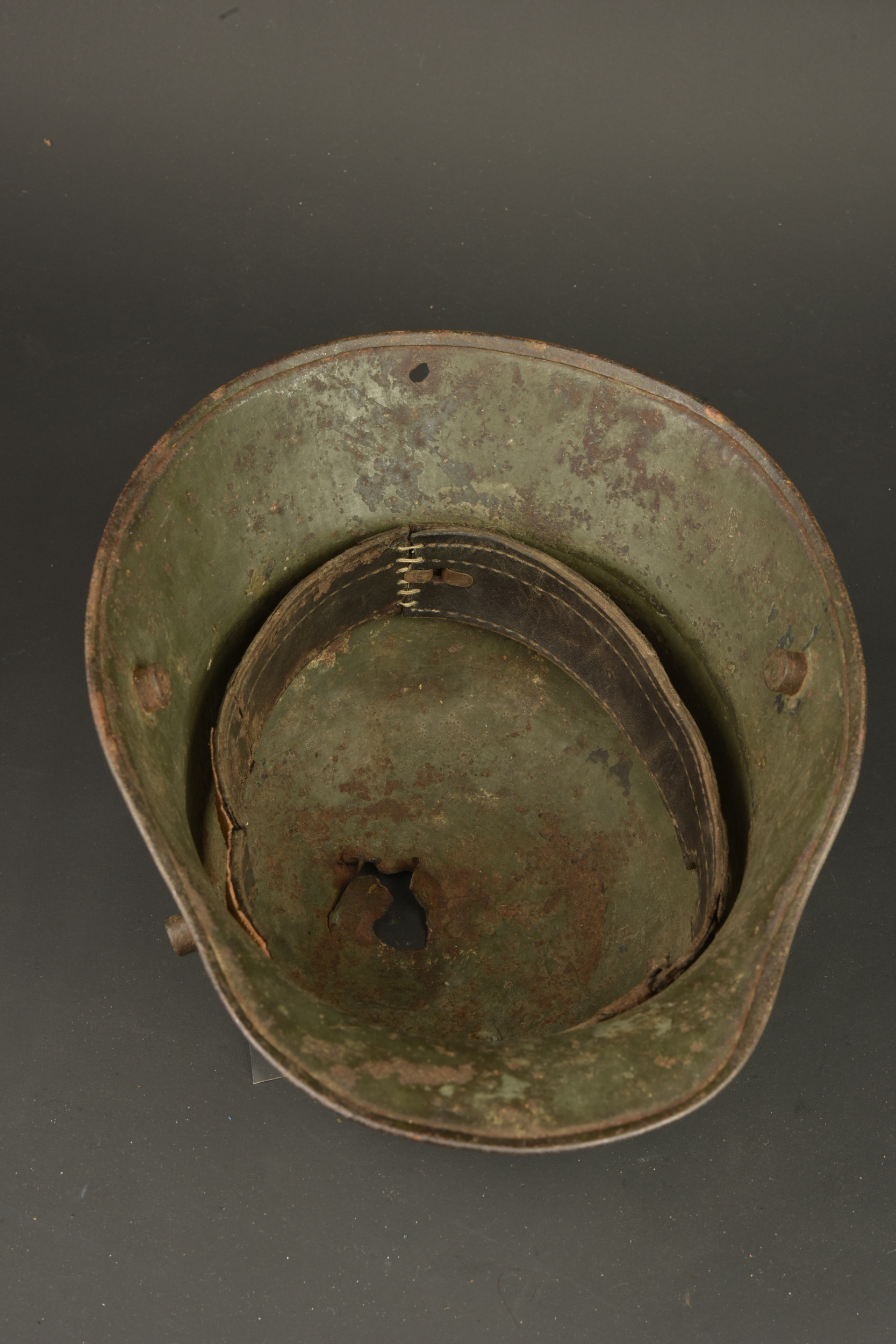 Casque allemand M1916 à impact. German Model 1916 helmet with impact damage — photo 5