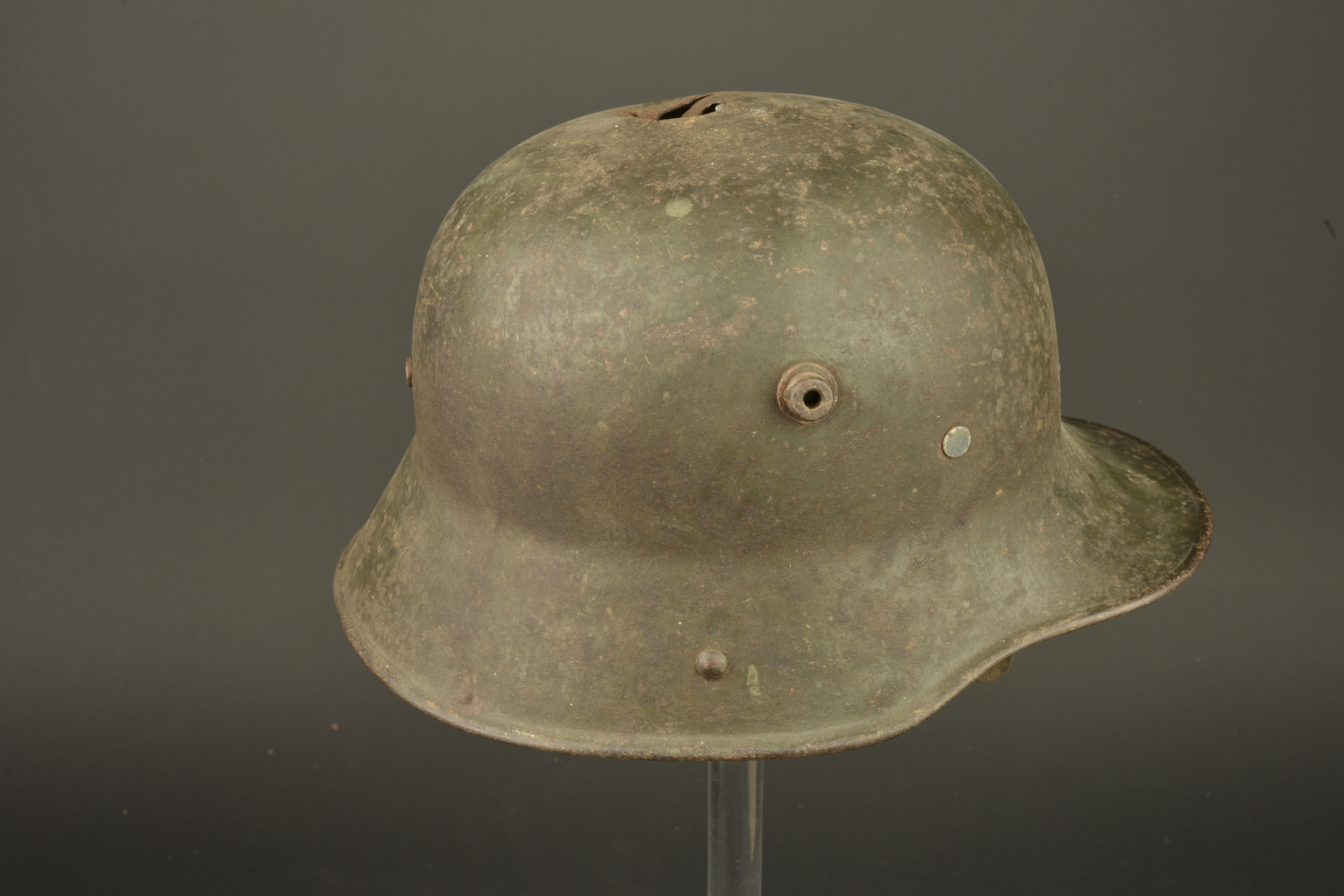 Casque allemand M1916 à impact. German Model 1916 helmet with impact damage — photo 7