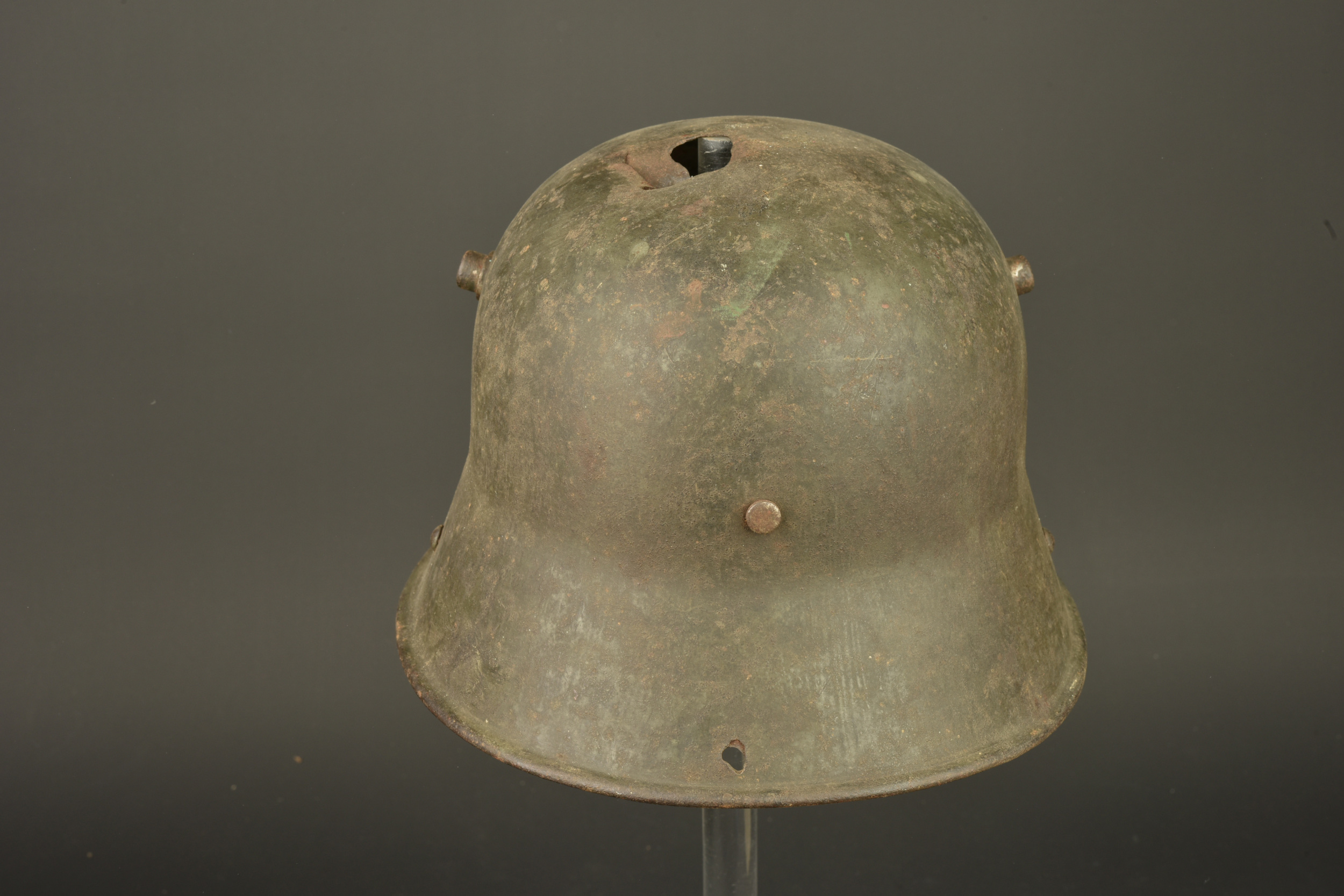 Casque allemand M1916 à impact. German Model 1916 helmet with impact damage — photo 8