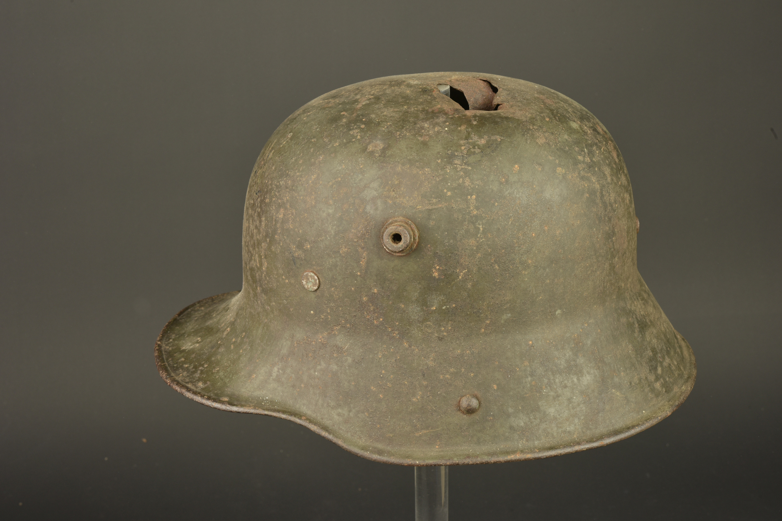 Casque allemand M1916 à impact. German Model 1916 helmet with impact damage — photo 9