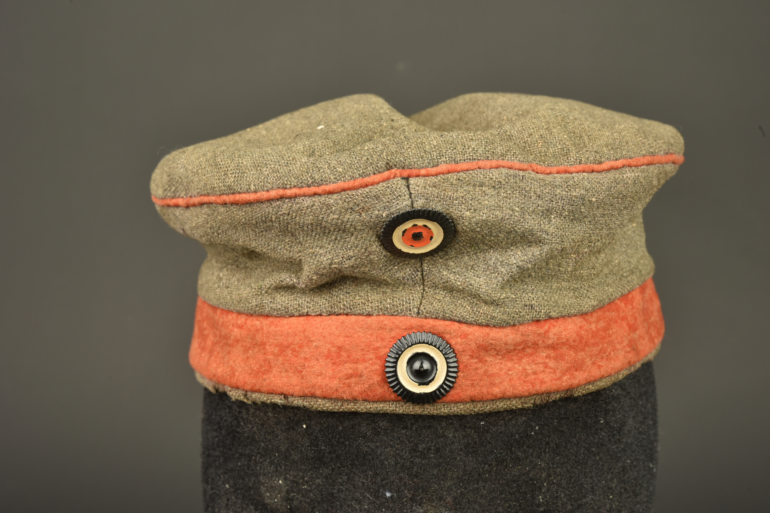 Mutze M1907 feldgrau d'infanterie prussienne. Model 1907 feldgrau visor cap of Prussian infantry — photo 1