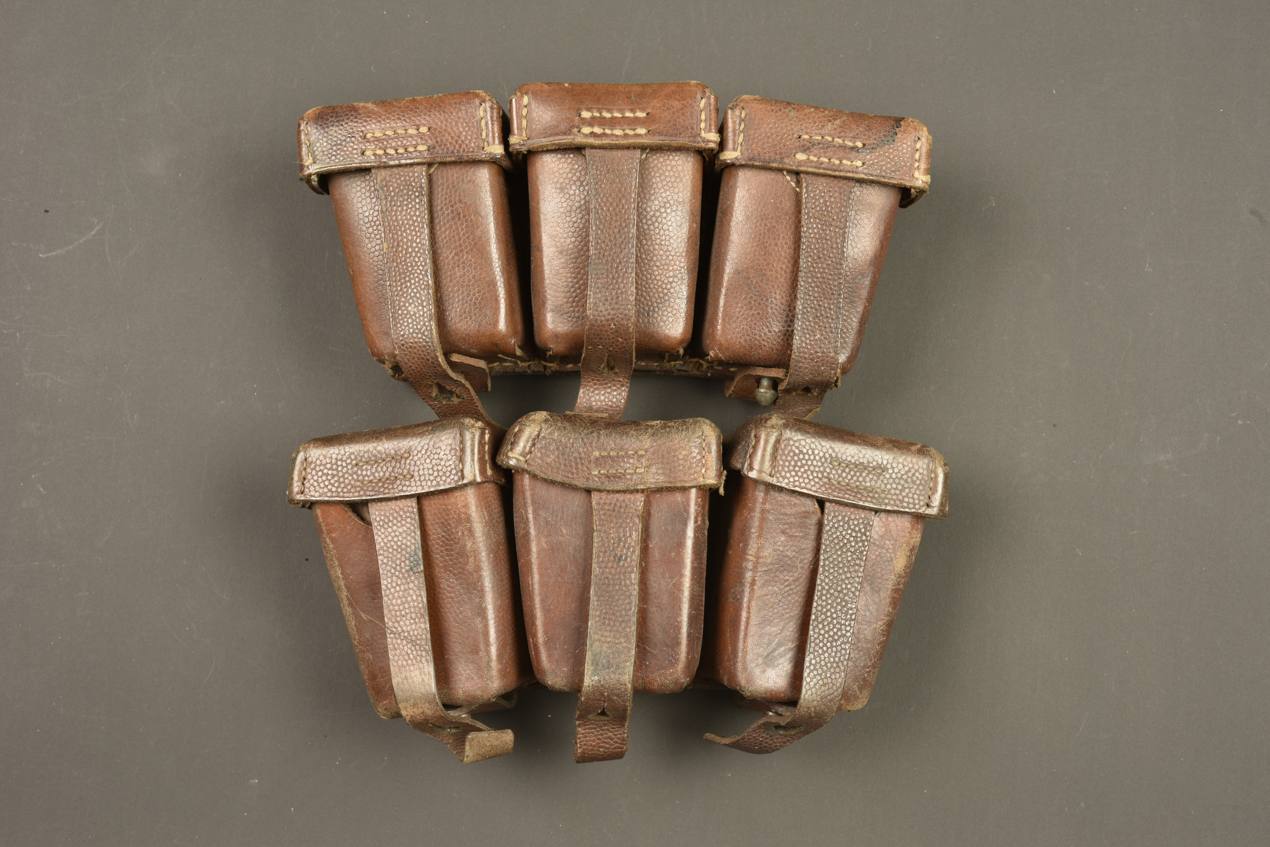 Lot de 2 cartouchières allemandes M1909. Lot of two German Model 1909 ammunition pouches — photo 1