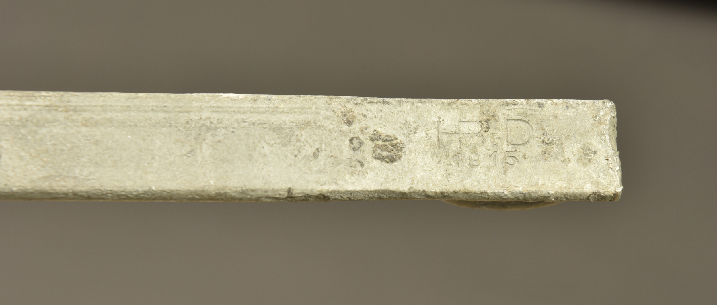 Toile de tente allemande avec étui et piquets de tente. German shelter half with carrier and tent pegs — photo 2