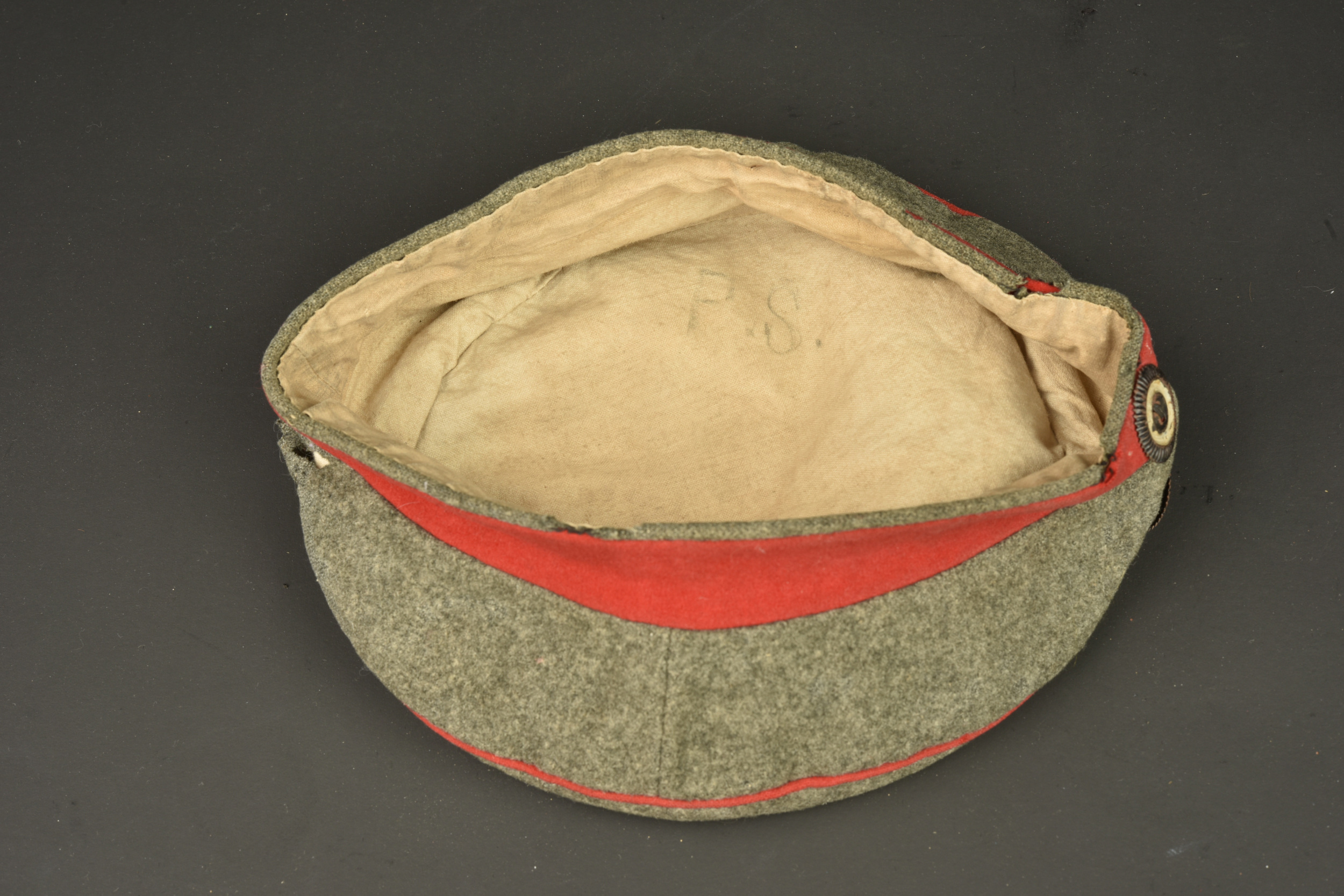 Mutze M1907 feldgrau d'infanterie prussienne. Model 1907 feldgrau visor cap of Prussian infantry — photo 3
