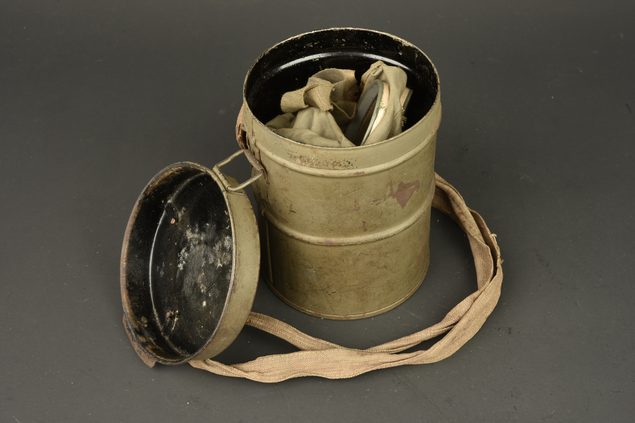 Masque anti gaz allemand Gummimaske 1916. German Model 1916 rubber gas mask — photo 2