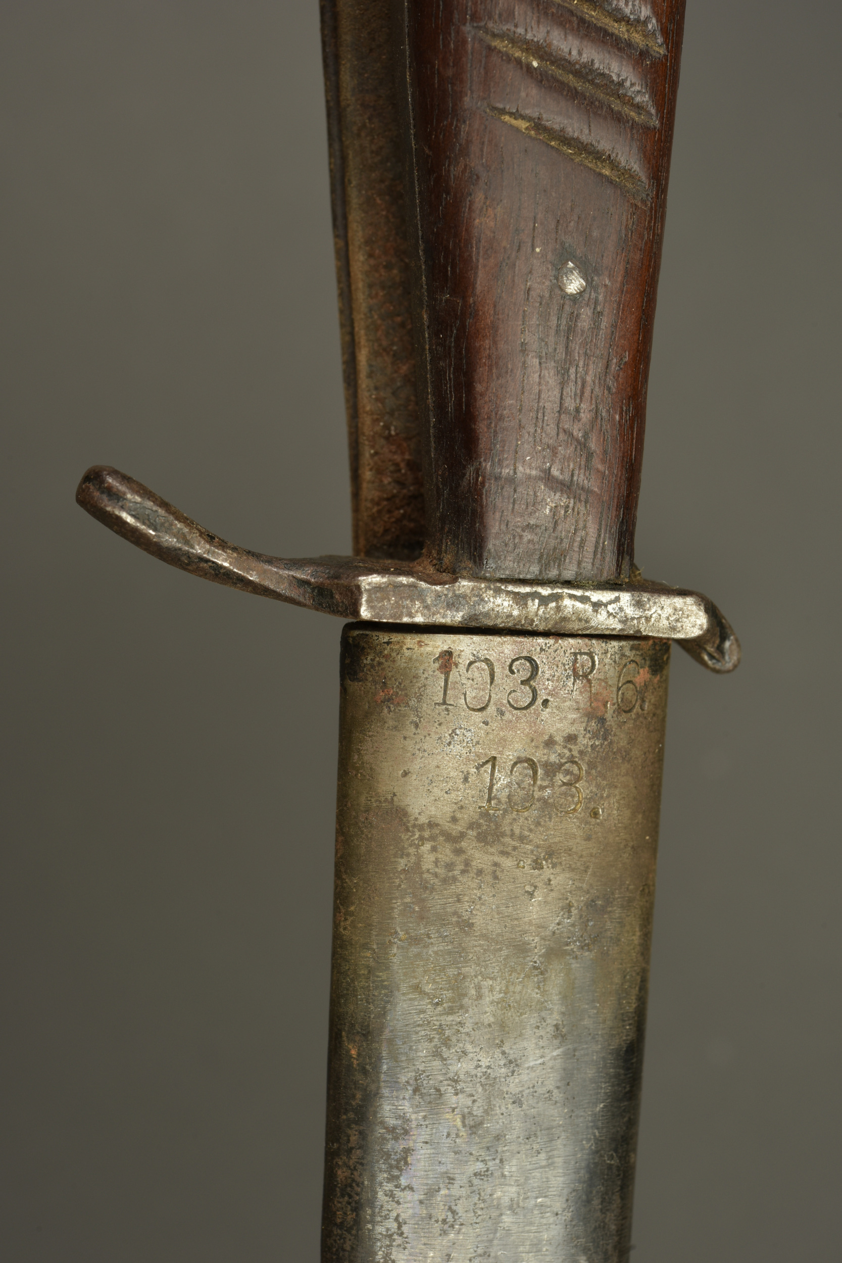 Poignard de combat allemand régimenté 103R saxon. Regimentally marked German combat knife of Saxon Infantry Regiment 103 — photo 2
