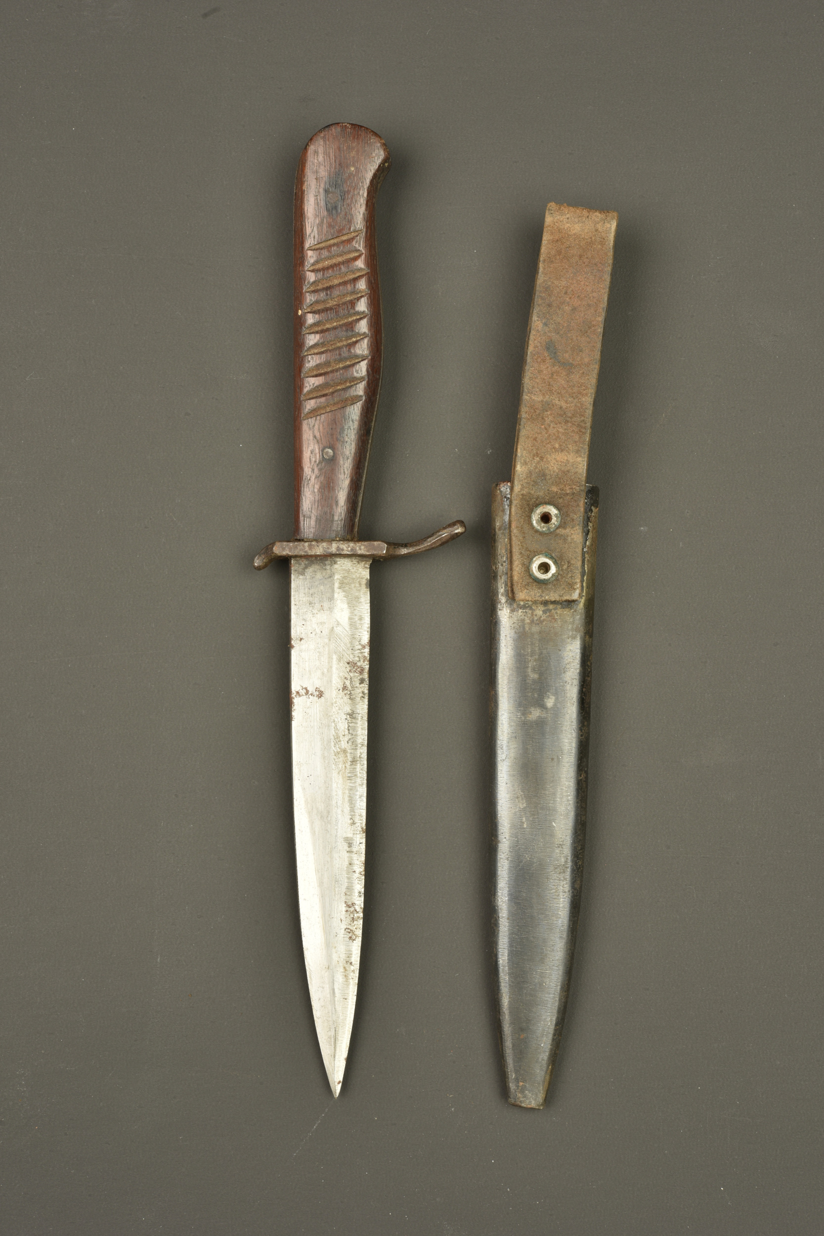 Poignard de combat allemand régimenté 103R saxon. Regimentally marked German combat knife of Saxon Infantry Regiment 103 — photo 3