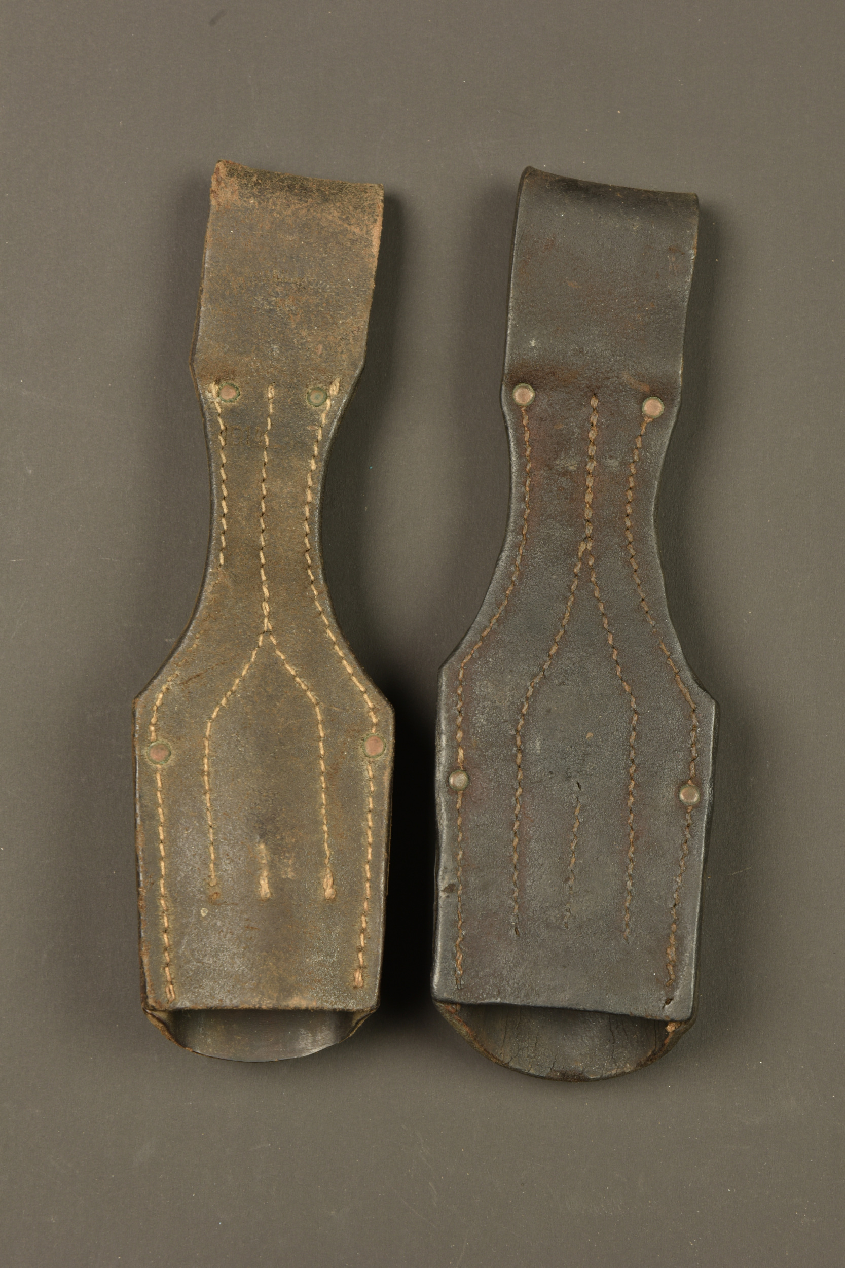 Lot de 2 goussets porte baïonnette 98-05. Lot of two 98/05 bayonet frogs — photo 2