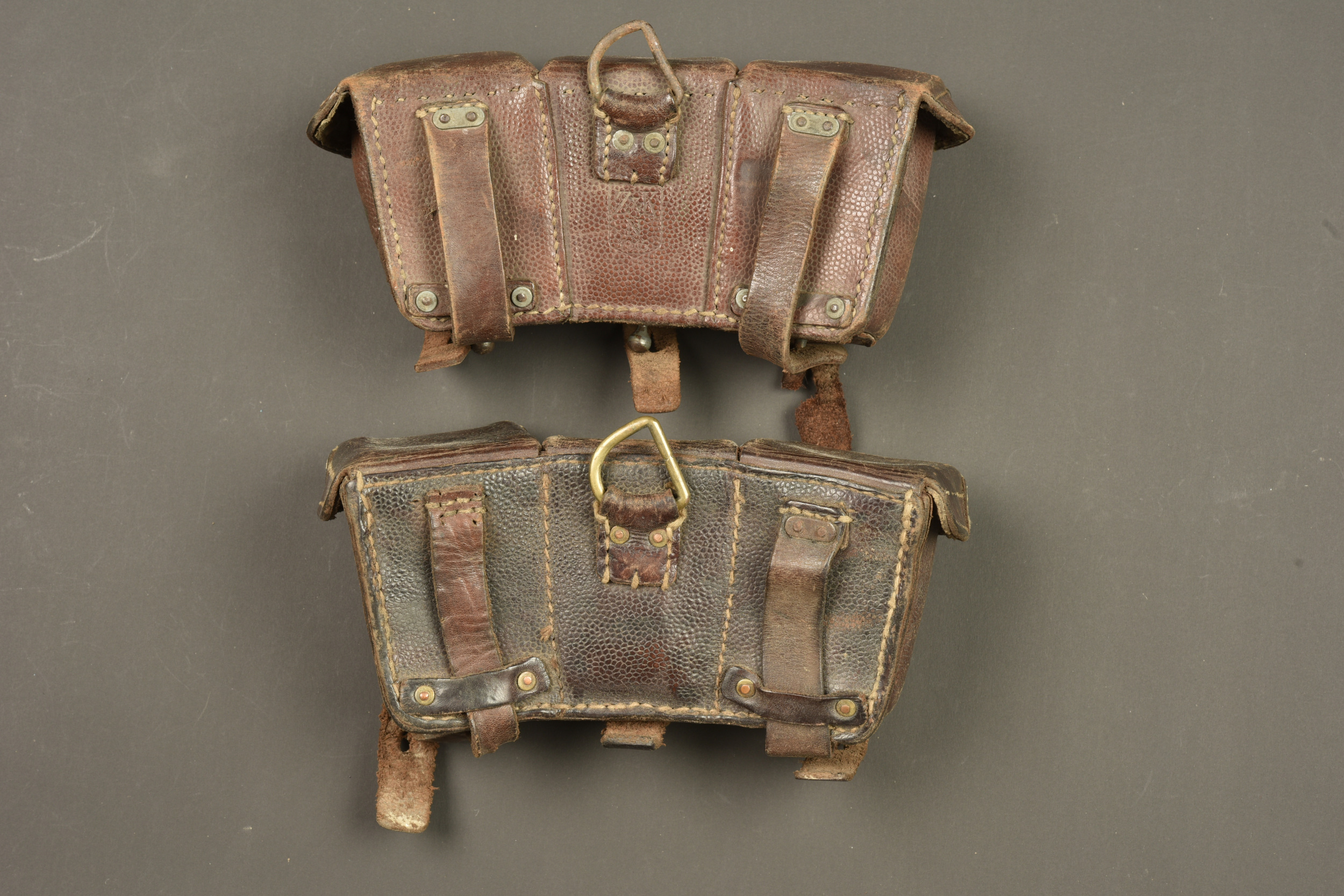 Lot de 2 cartouchières allemandes M1909. Lot of two German Model 1909 ammunition pouches — photo 3