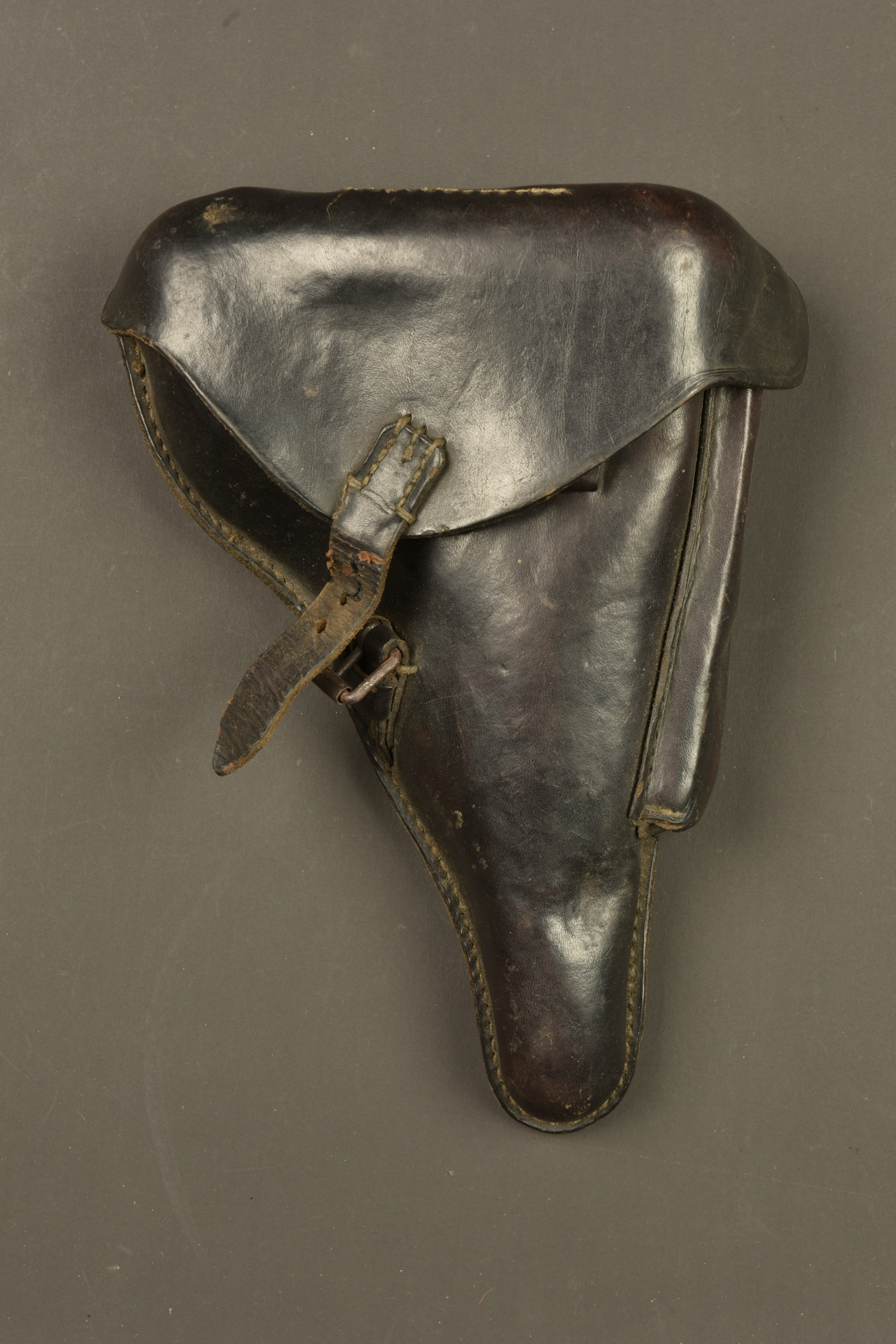 Etui de pistolet allemand Luger P08. German Luger P08 pistol holster — photo 1