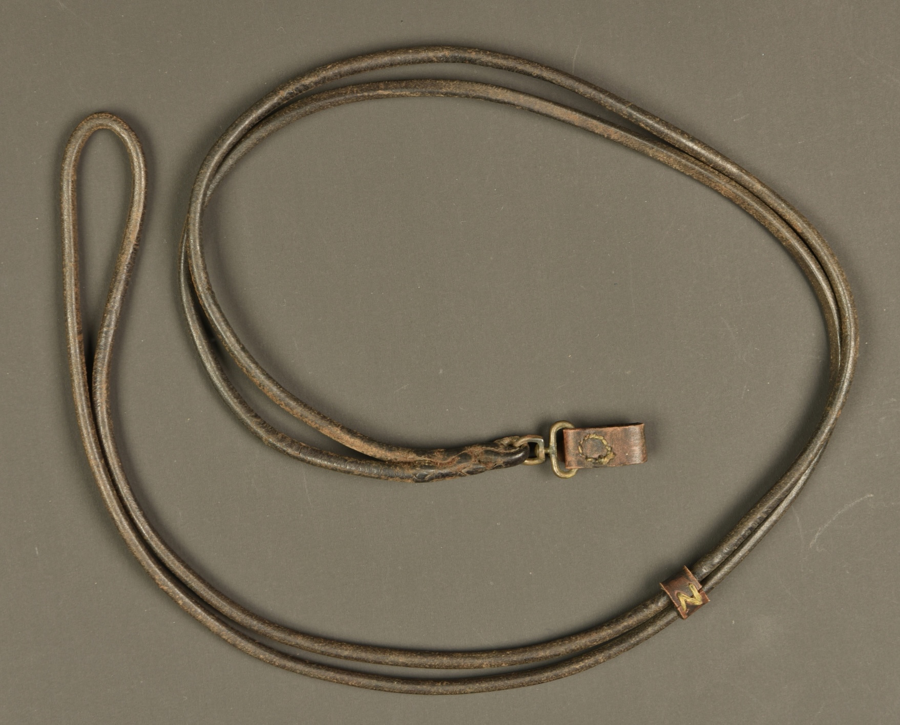 Dragonne cuir pour pistolet allemand P08. Leather lanyard for German P08 pistol — photo 1