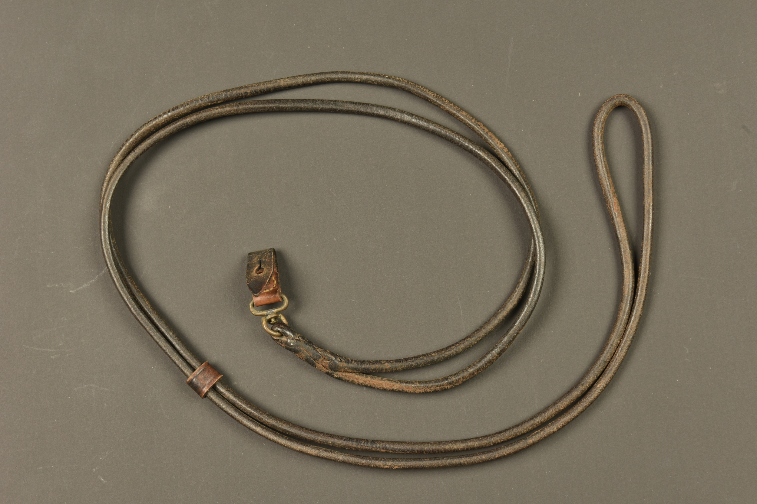 Dragonne cuir pour pistolet allemand P08. Leather lanyard for German P08 pistol — photo 2