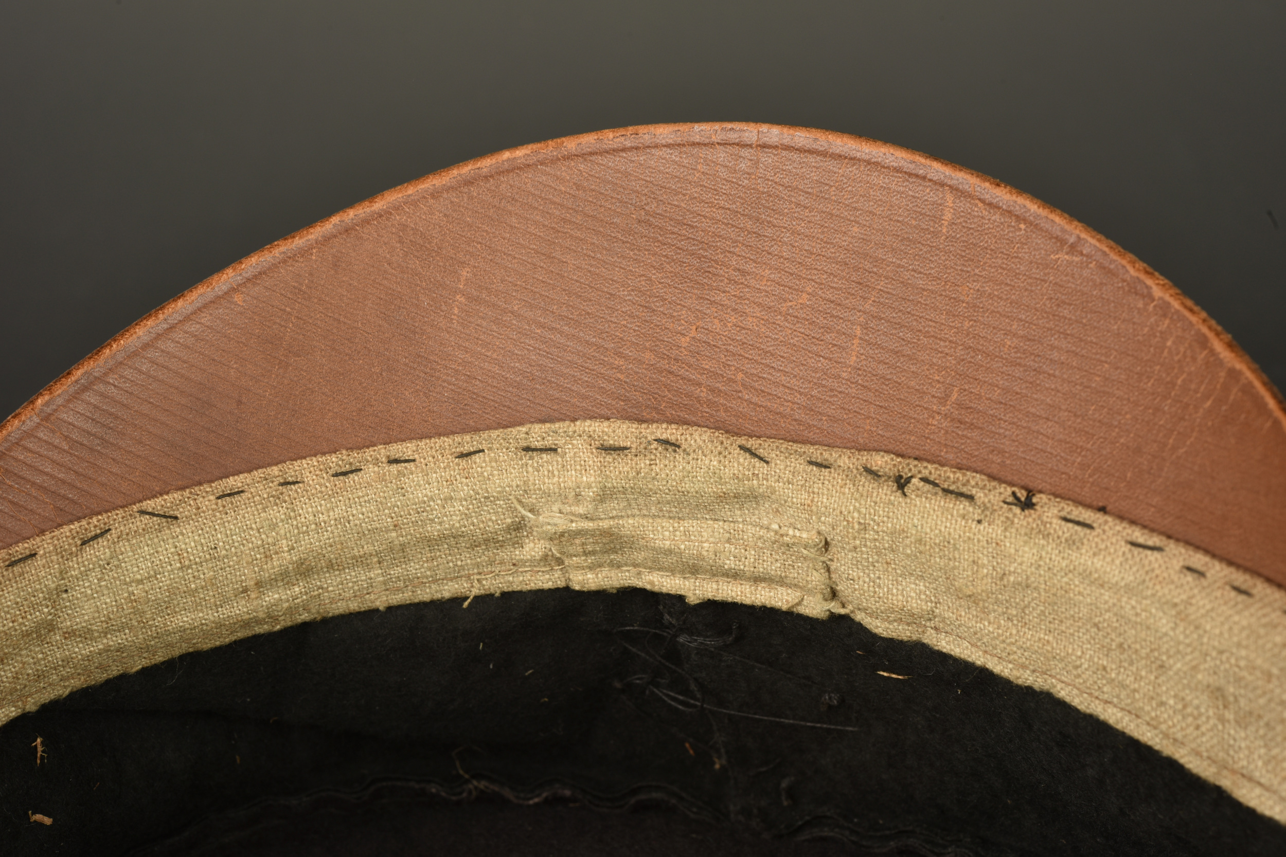 Casquette de Landsturm prussien en toile cirée. Prussian Landsturm visor cap in oilcloth — photo 3
