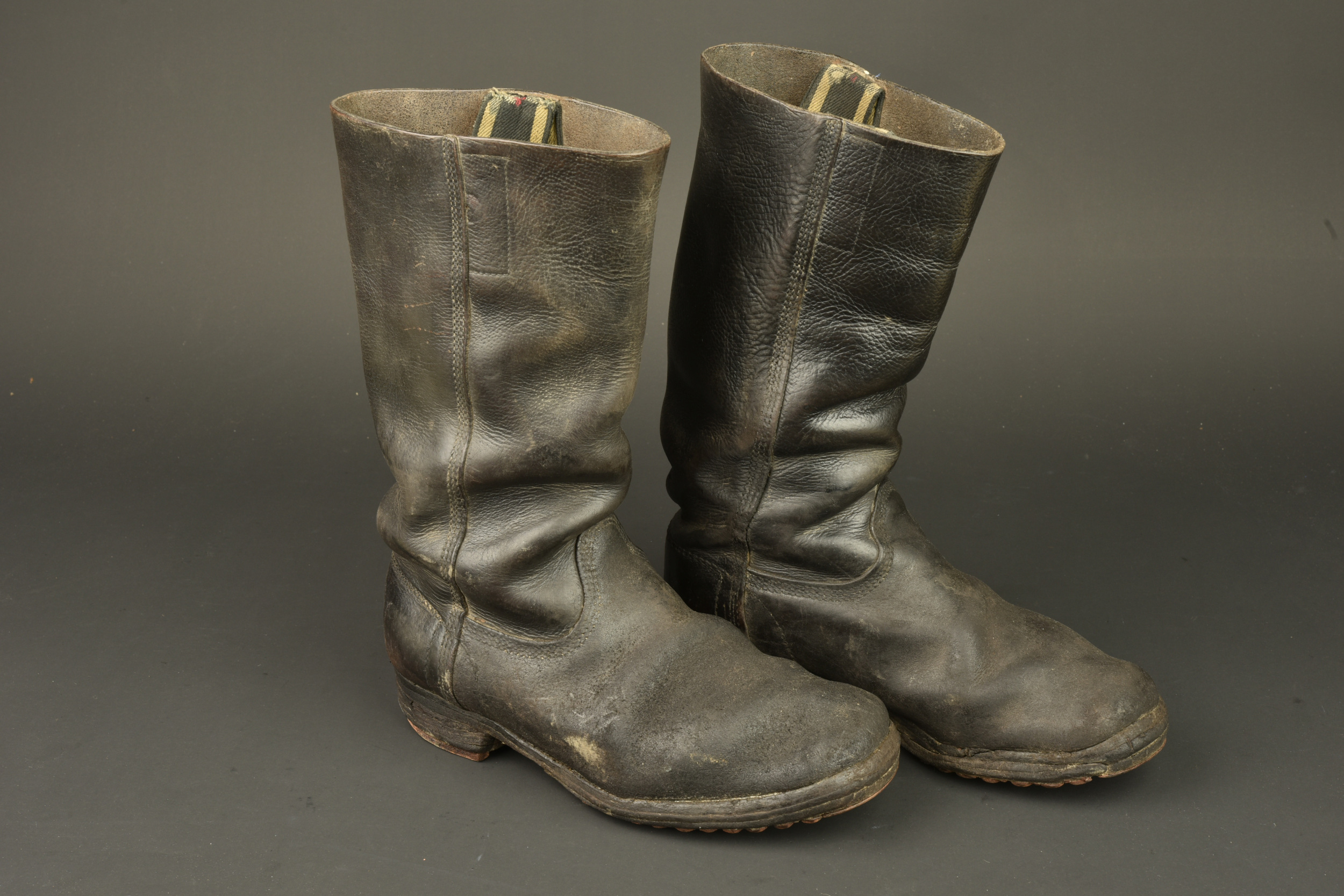 Paire de bottes allemandes. Pair of German boots — photo 1