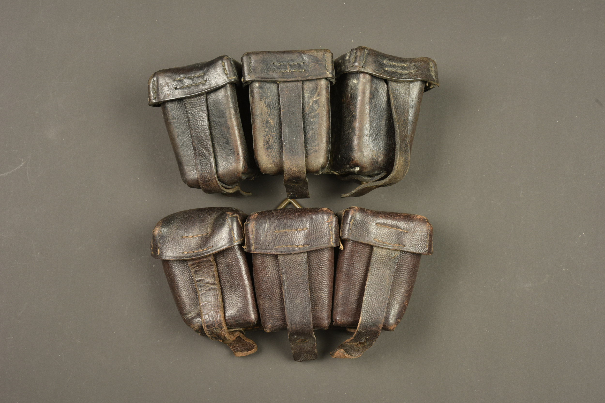 Lot de 2 cartouchières allemandes M1909. Lot of two German Model 1909 ammunition pouches — photo 1