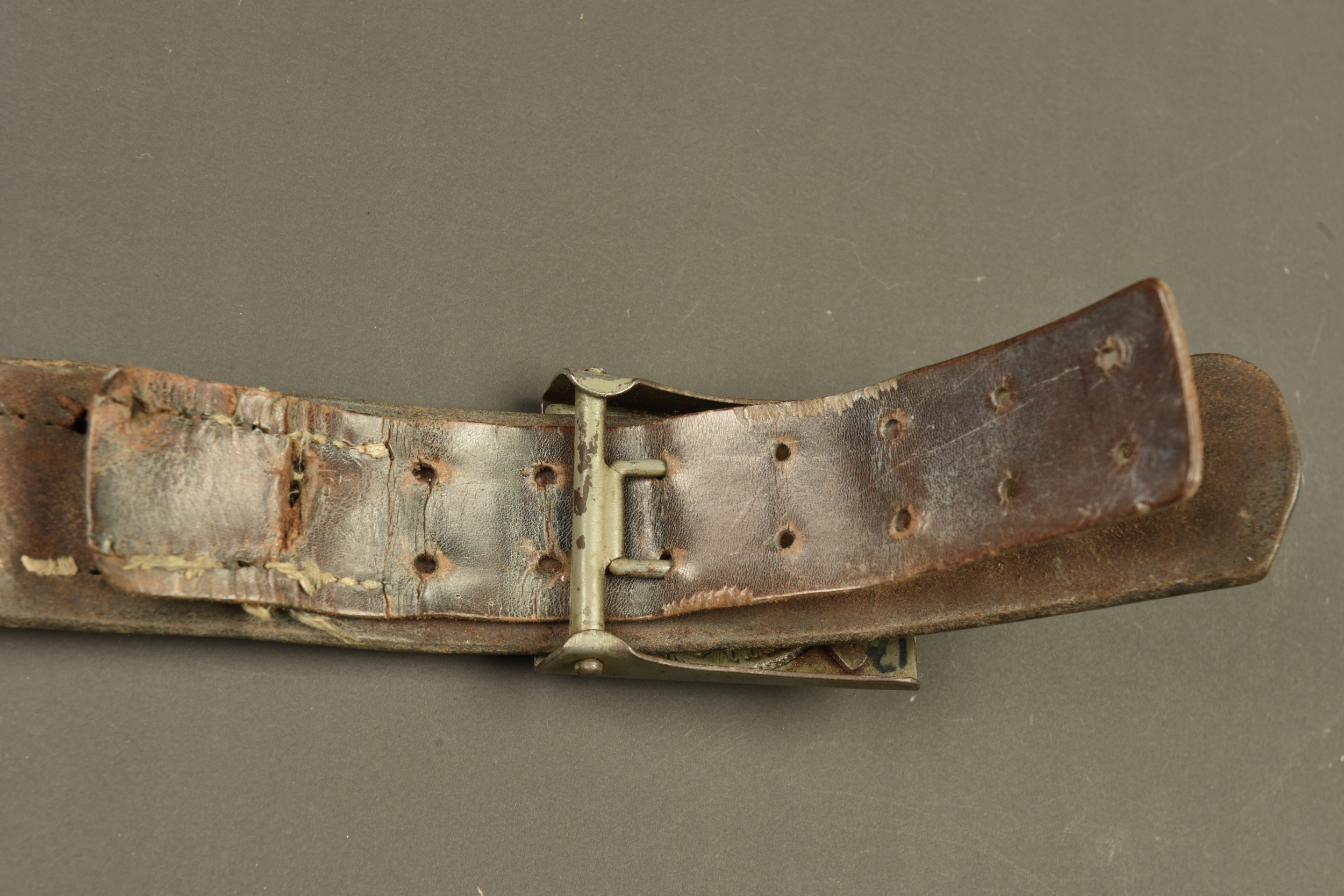 Ceinturon Württemberg M1915 avec boucle Prusse et porte baïonnette. Württemberg Model 1915 belt with Prussian buckle and bayonet frog — photo 2