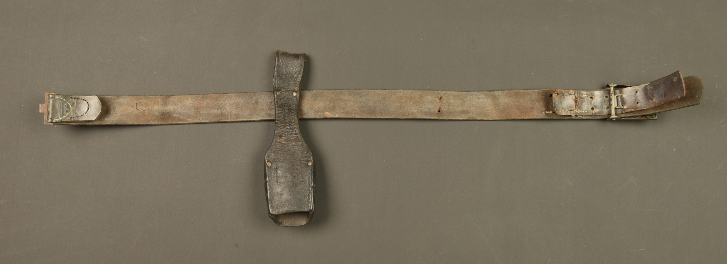 Ceinturon Württemberg M1915 avec boucle Prusse et porte baïonnette. Württemberg Model 1915 belt with Prussian buckle and bayonet frog — photo 4
