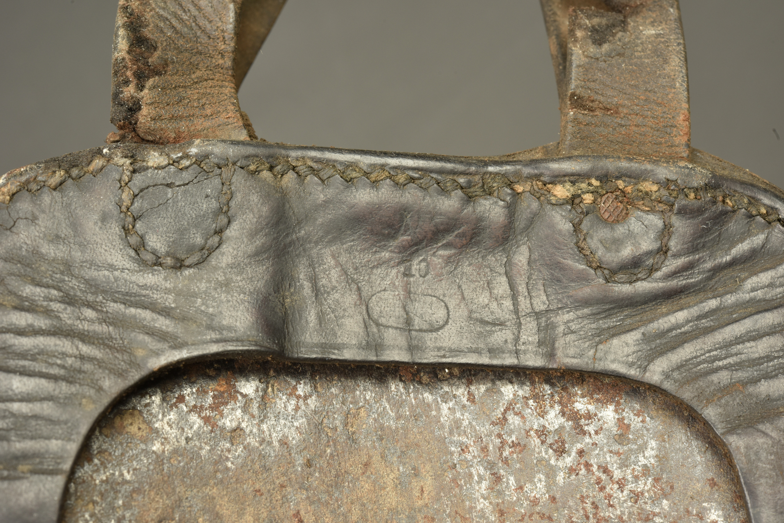 Pelle individuelle allemande entièrement métallique avec étui. All metal German entrenching tool with carrier — photo 3