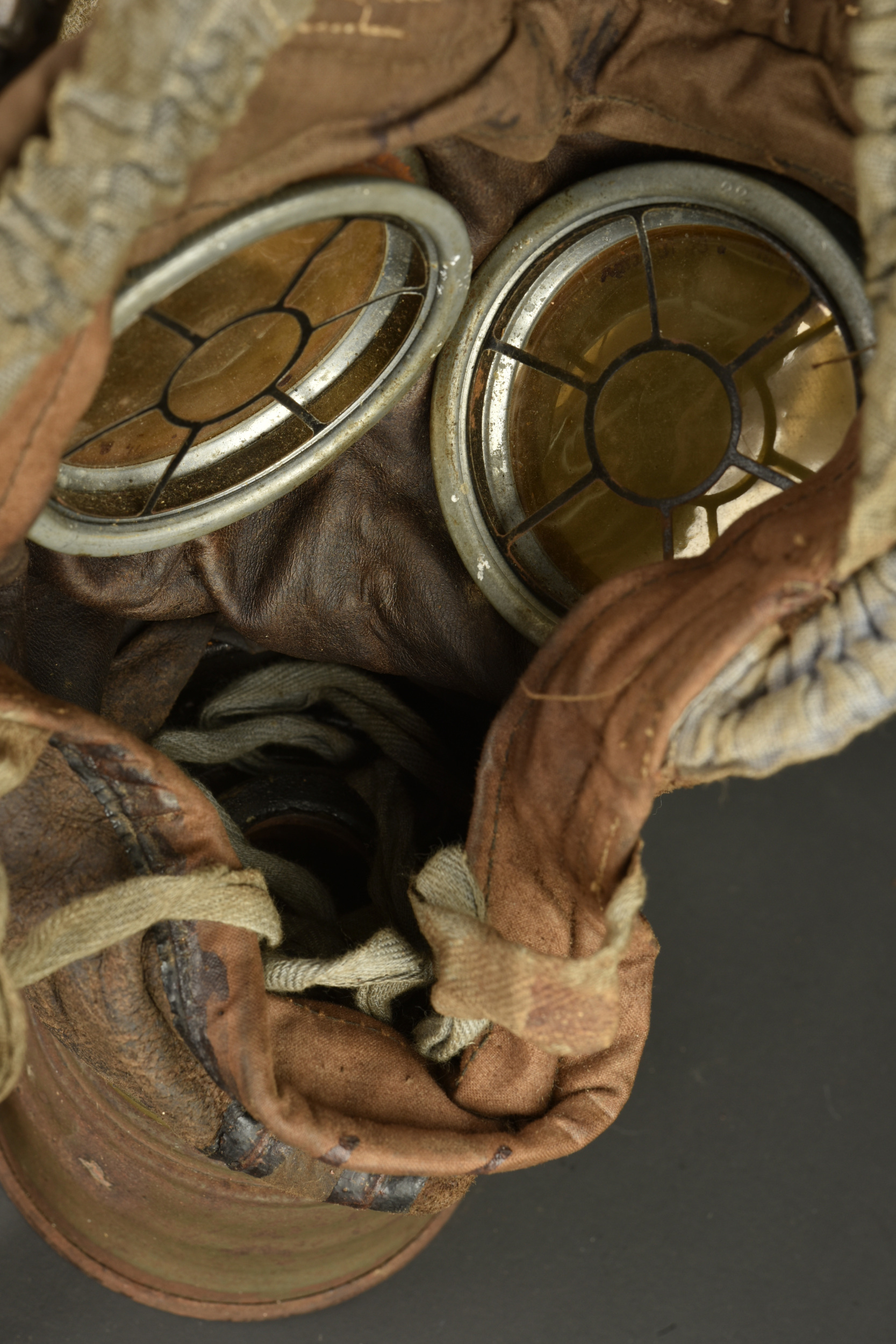 Masque anti gaz allemand Lederschutzmaske 1917. German Lederschutzmaske 1917 gas mask — photo 6
