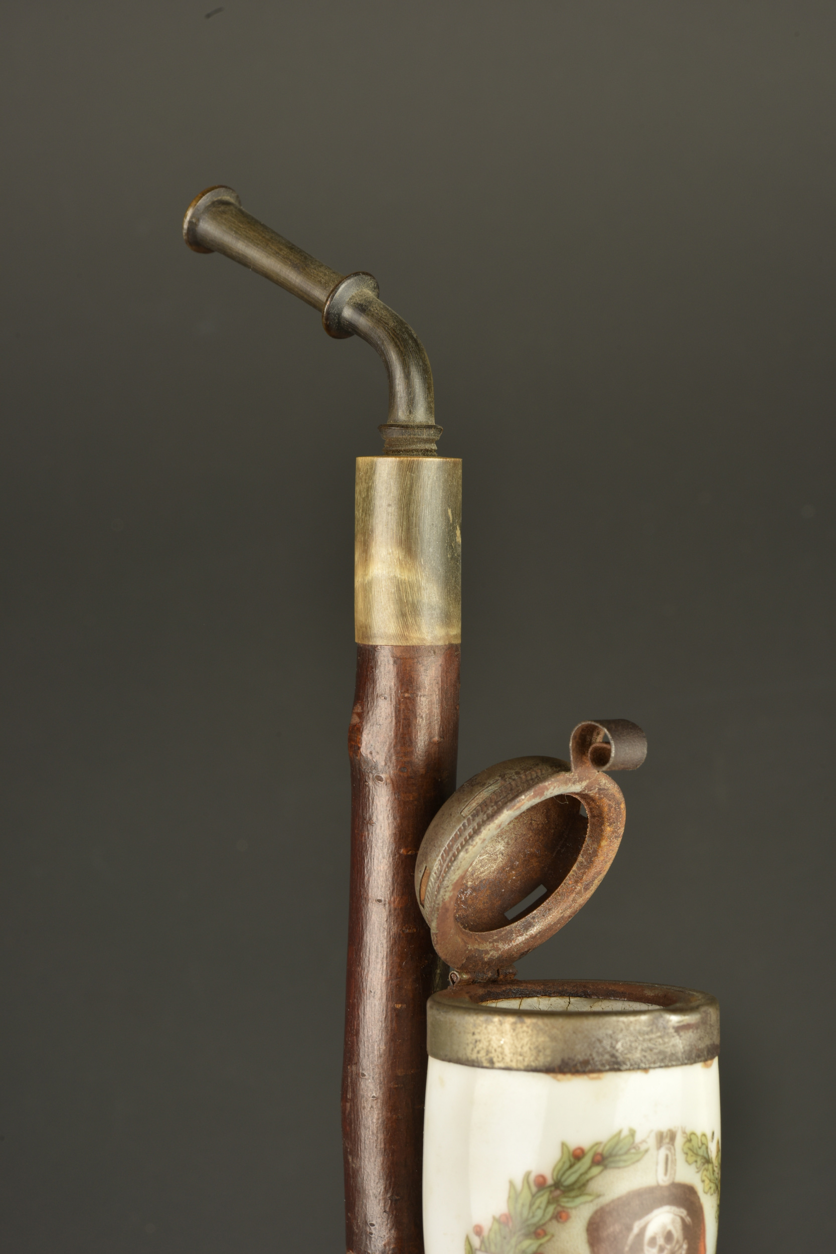 Pipe Kronprinz et paquet de tabac allemand. Kronprinz pipe and German tobacco packet — photo 2