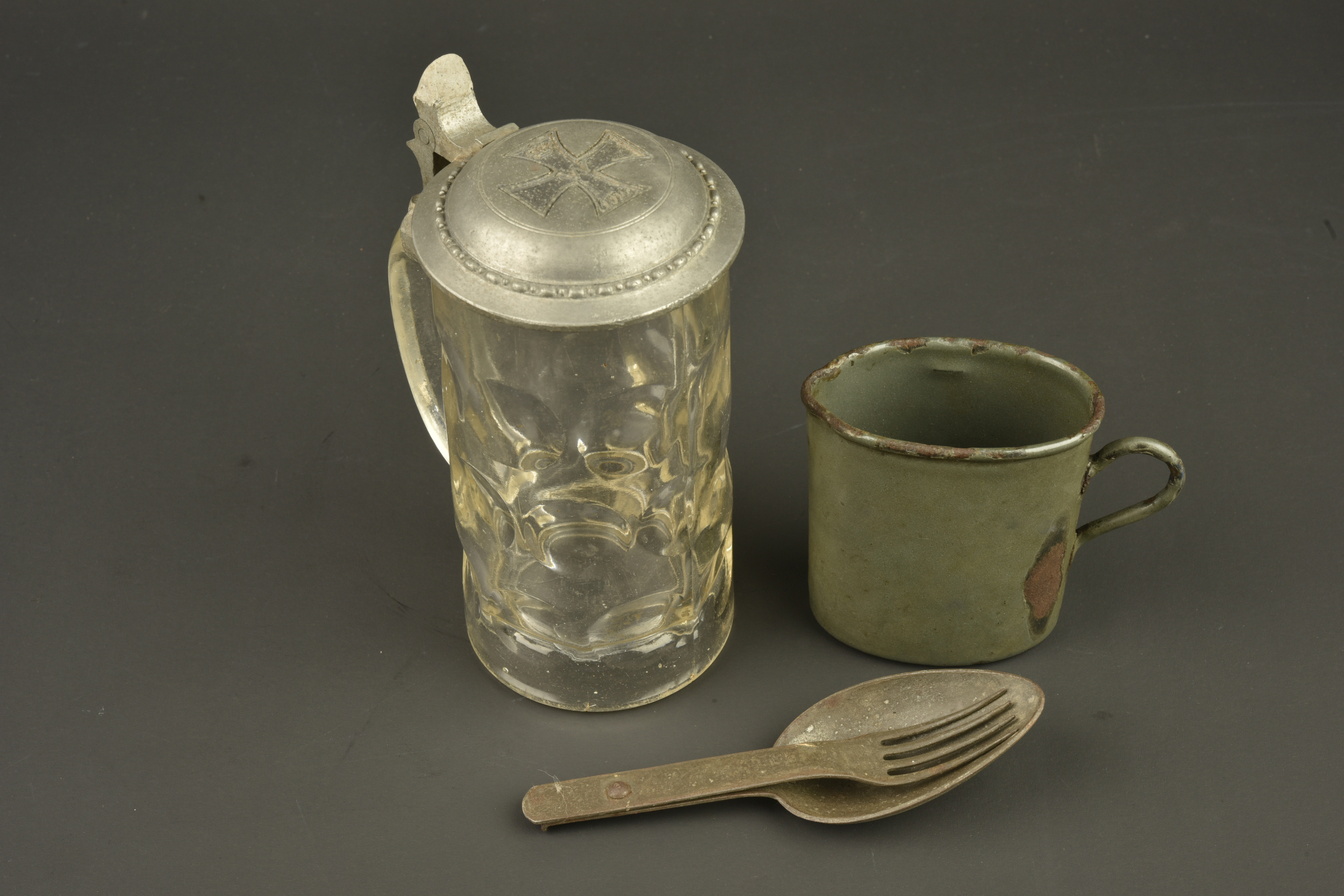 Lot allemand chope, quart et couverts. German lot including stein, drinking cup and cutlery — photo 1
