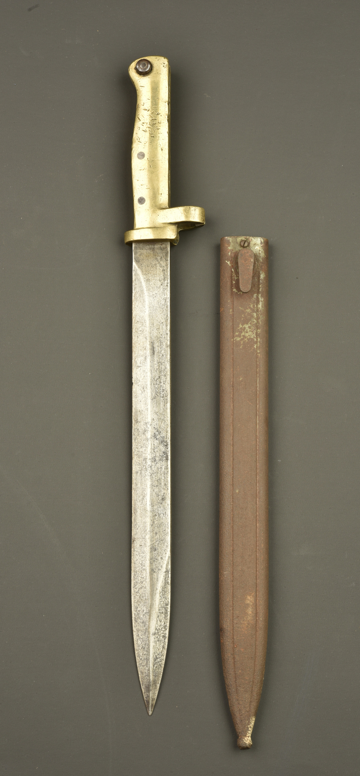 Baïonnette ersatz EB21 à poignée laiton. Ersatz bayonet EB21 with brass hilt — photo 1