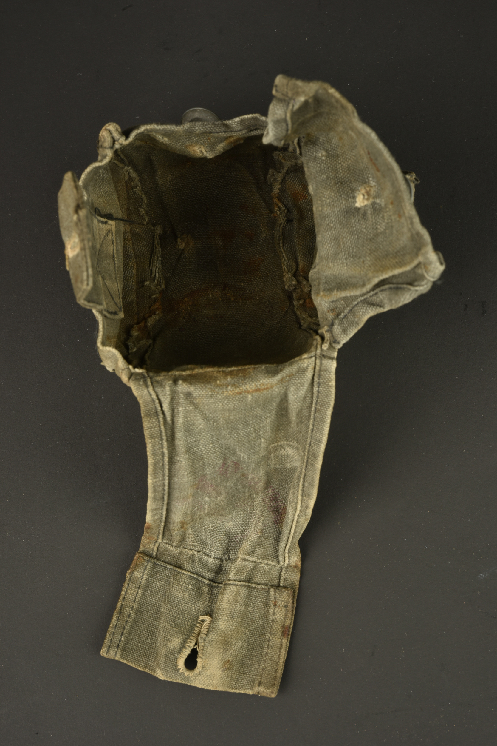 Pochette en toile pour cartouche anti-gaz de rechange. Canvas pouch for spare anti gas filter canister — photo 3