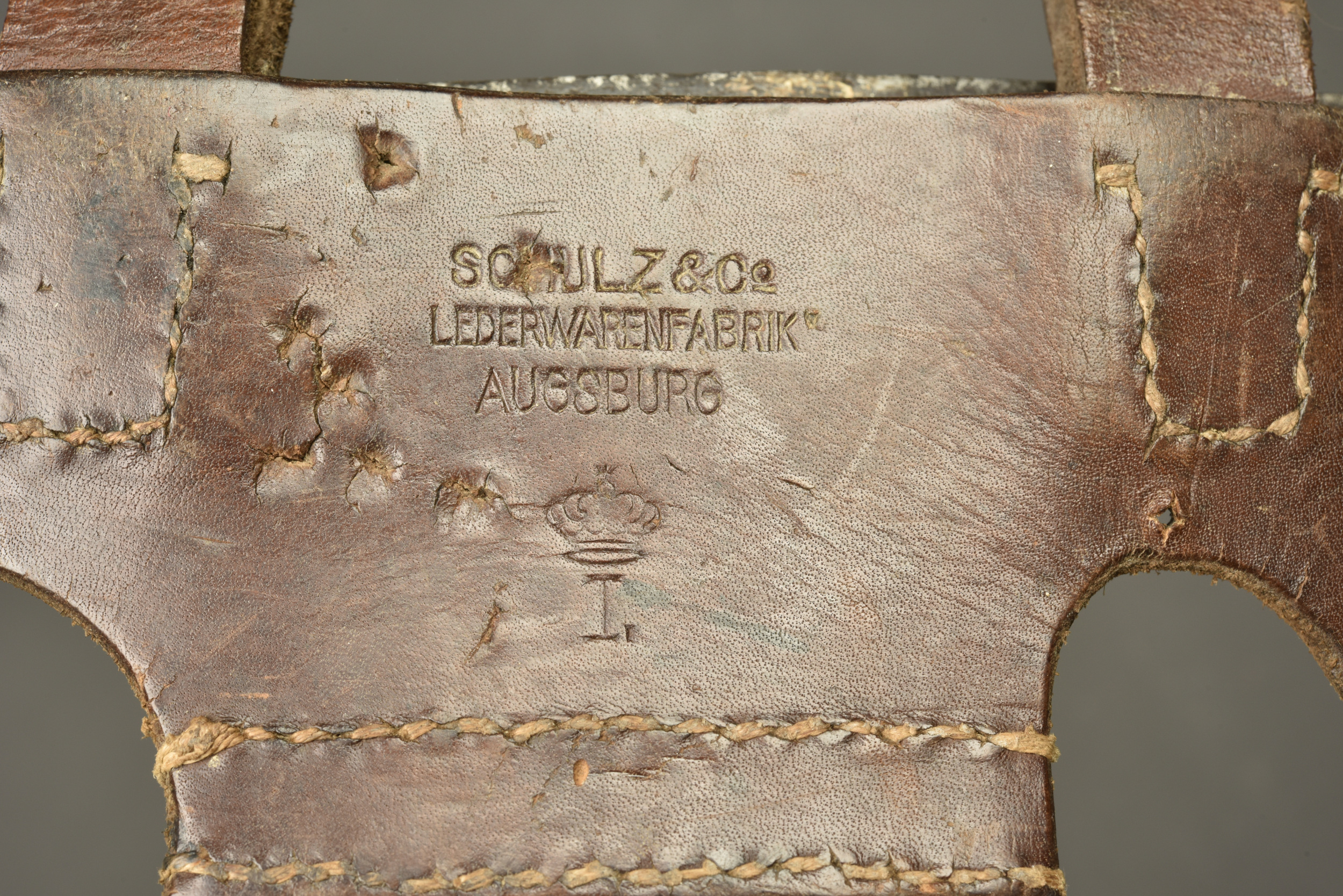 Pic hache allemand Beilpick avec son étui cuir. German Beilpick axe pick with leather carrier — photo 3