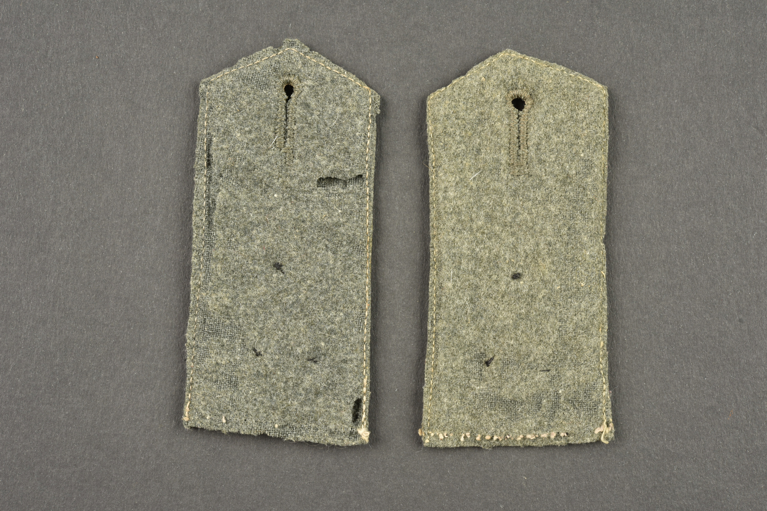 Paire de pattes d'épaule Chasseurs bavarois ou troupes de montagne. Pair of Bavarian Jäger or mountain troop shoulder straps — photo 2