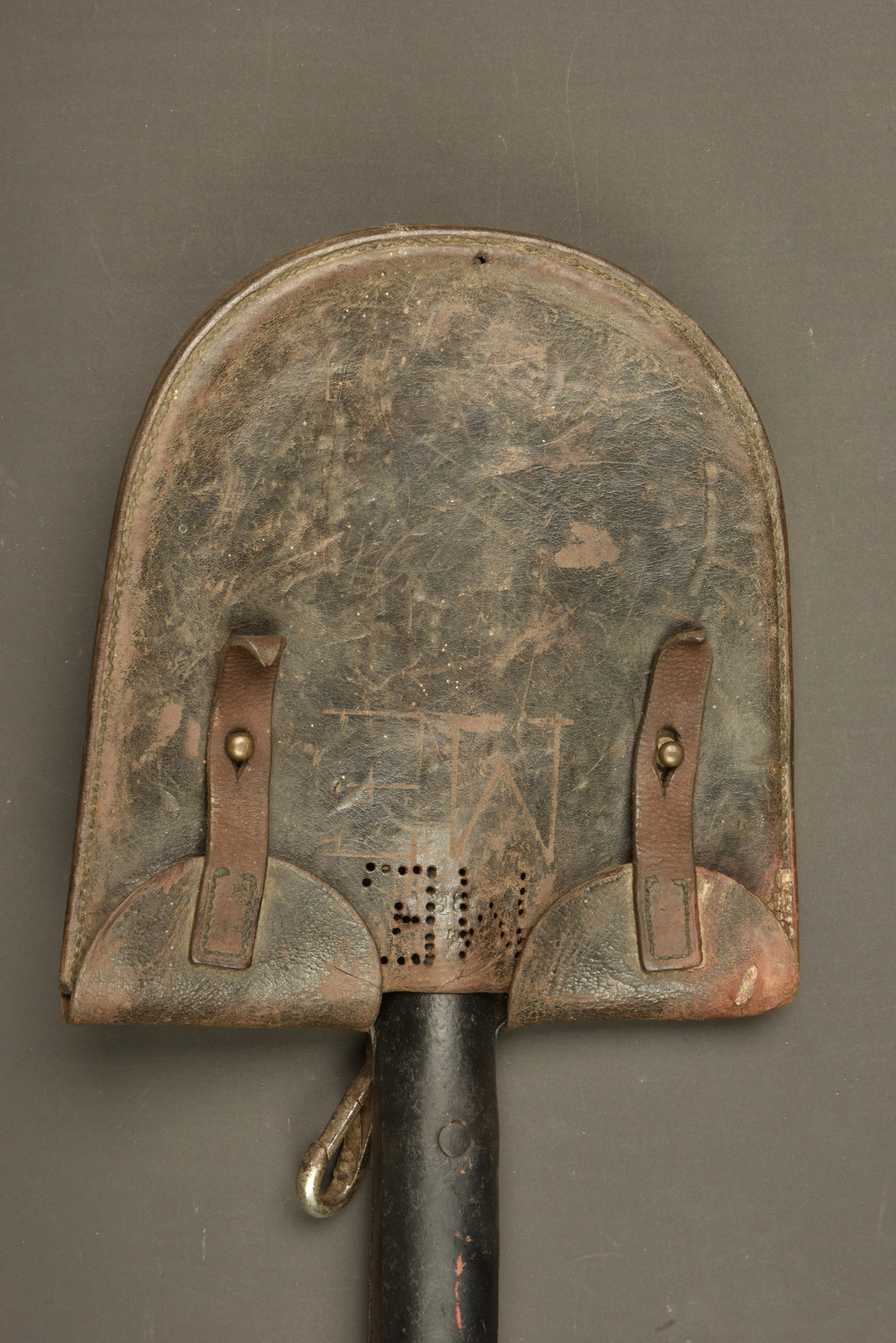 Pelle de Pionnier allemand avec son étui cuir. German Pioneer shovel with leather carrier — photo 4