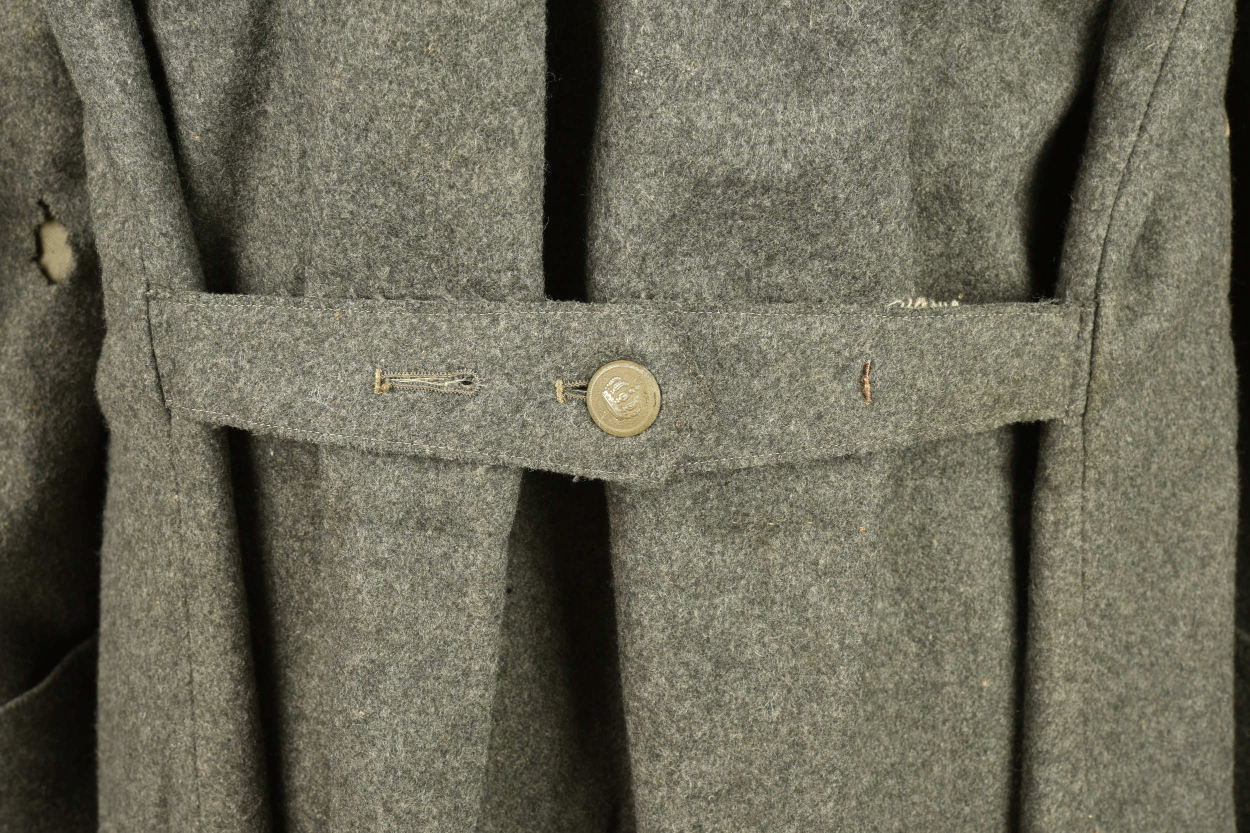 Capote allemande feldgrau M1915 d'un artilleur bavarois. German feldgrau Model 1915 greatcoat of a Bavarian artilleryman. — photo 10