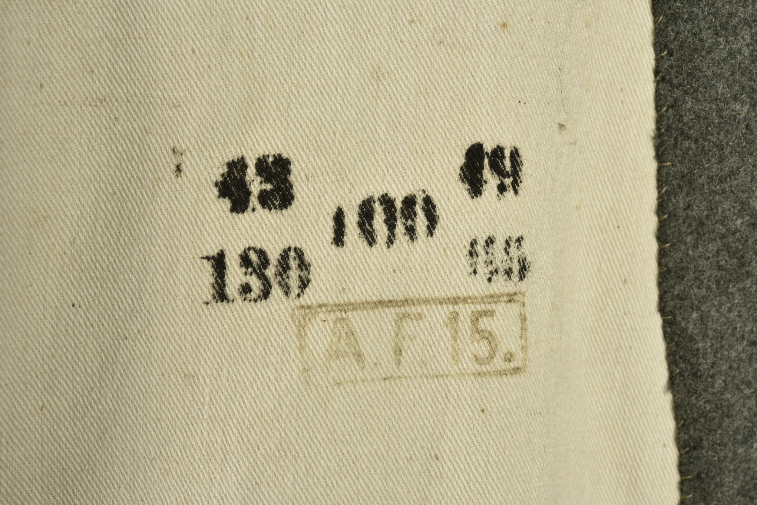 Capote allemande feldgrau M1915 d'un artilleur bavarois. German feldgrau Model 1915 greatcoat of a Bavarian artilleryman. — photo 2