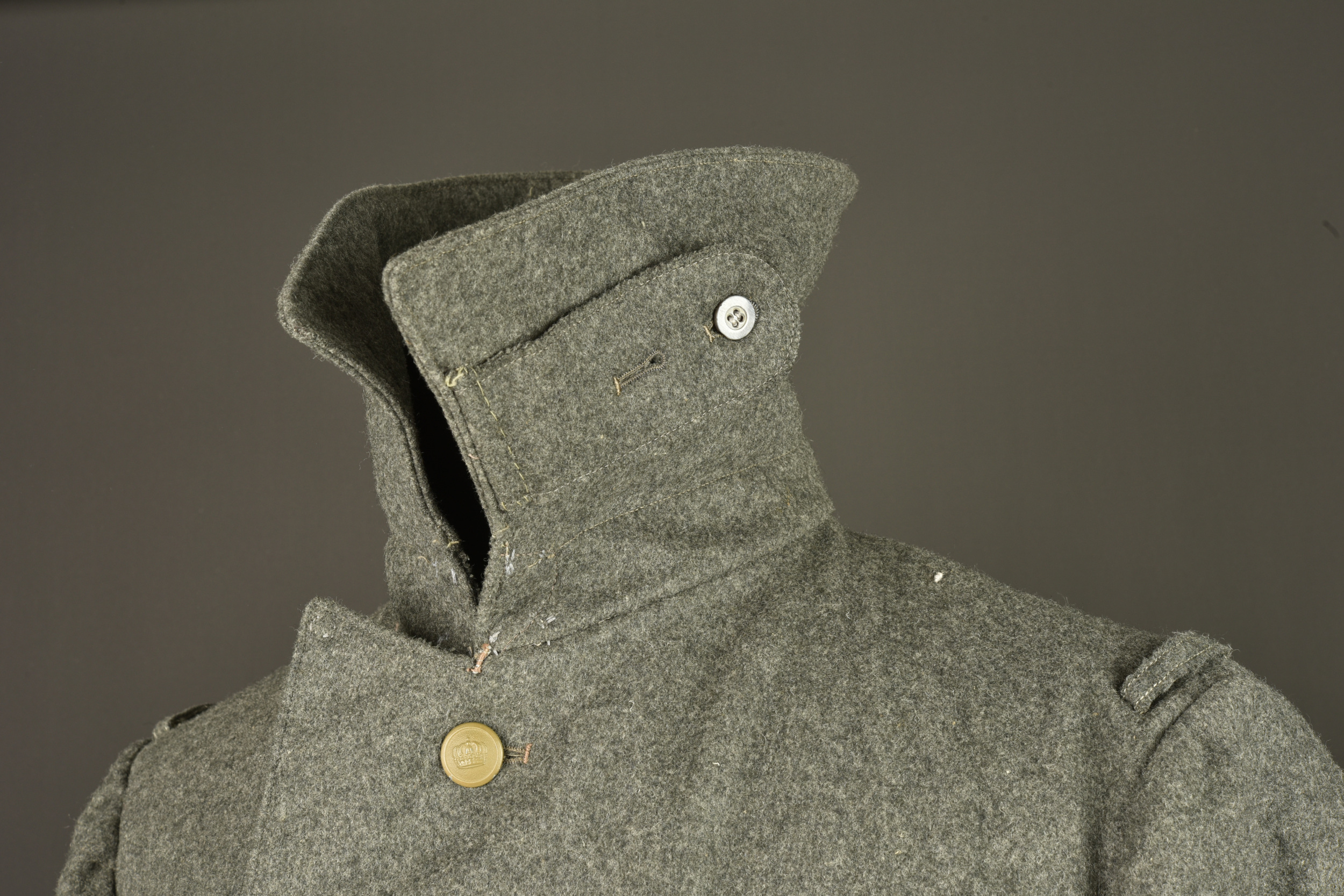 Capote allemande feldgrau M1915 d'un artilleur bavarois. German feldgrau Model 1915 greatcoat of a Bavarian artilleryman. — photo 5