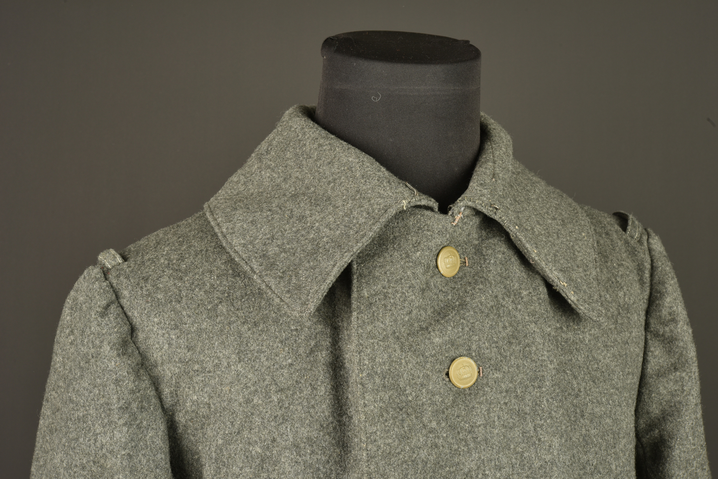 Capote allemande feldgrau M1915 d'un artilleur bavarois. German feldgrau Model 1915 greatcoat of a Bavarian artilleryman. — photo 6