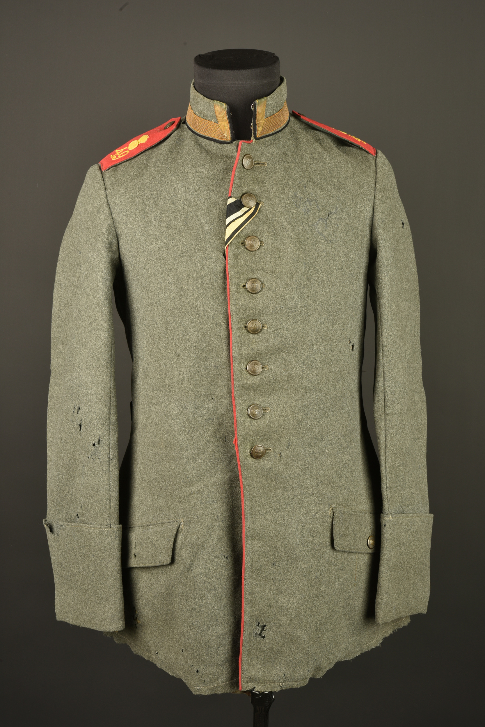 Feldrock 07-14 d'un sous officier du 49 Feldartillerie du Württemberg. Model 1907/14 Feldrock tunic of a non-commissioned officer of the 49th Württemberg Field Artillery Regiment. — photo 1