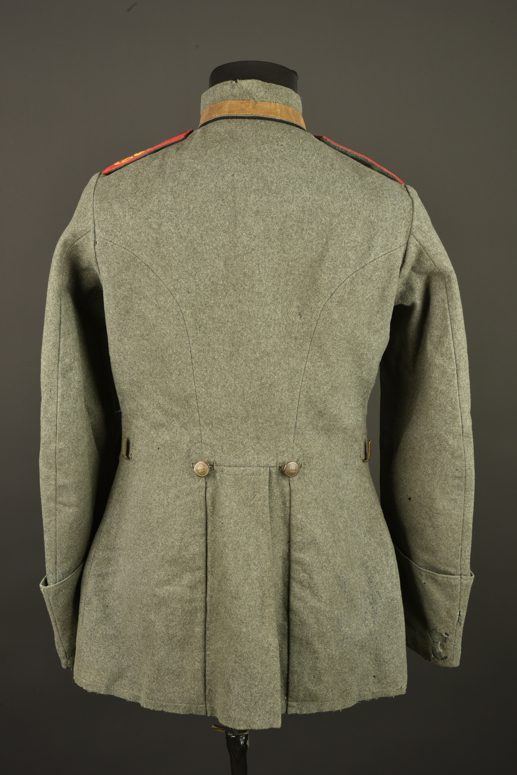 Feldrock 07-14 d'un sous officier du 49 Feldartillerie du Württemberg. Model 1907/14 Feldrock tunic of a non-commissioned officer of the 49th Württemberg Field Artillery Regiment. — photo 16