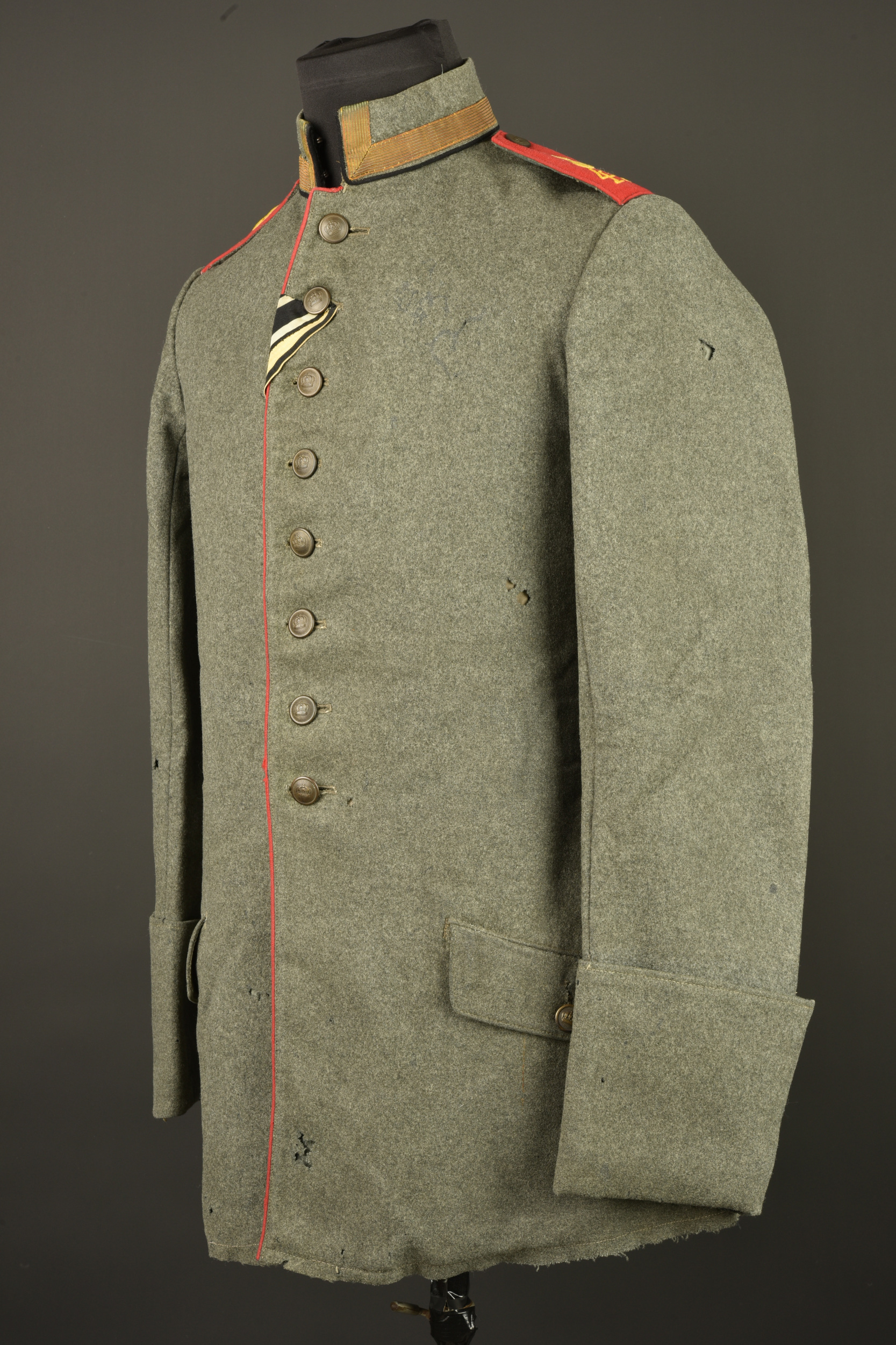 Feldrock 07-14 d'un sous officier du 49 Feldartillerie du Württemberg. Model 1907/14 Feldrock tunic of a non-commissioned officer of the 49th Württemberg Field Artillery Regiment. — photo 17