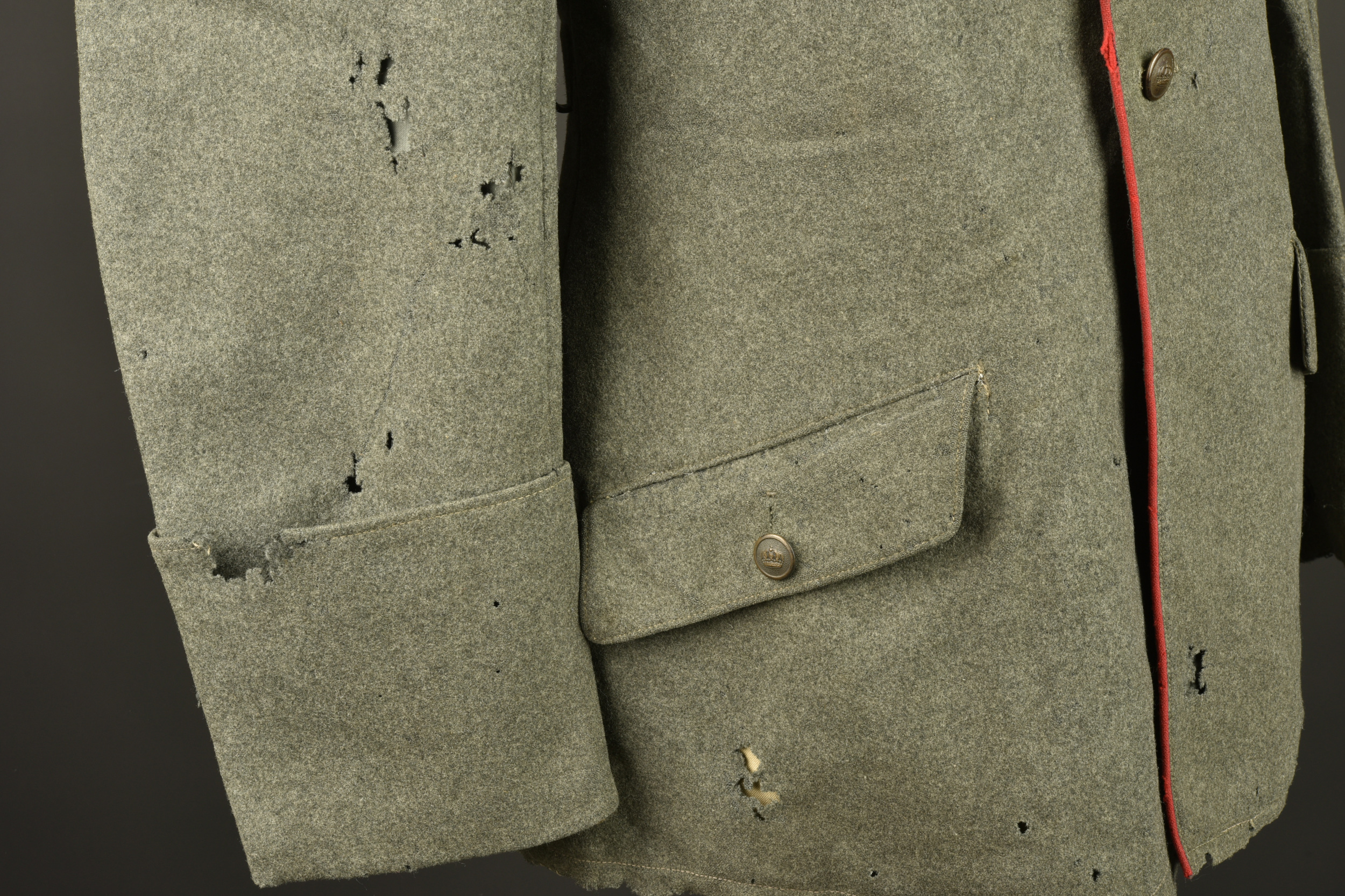 Feldrock 07-14 d'un sous officier du 49 Feldartillerie du Württemberg. Model 1907/14 Feldrock tunic of a non-commissioned officer of the 49th Württemberg Field Artillery Regiment. — photo 6