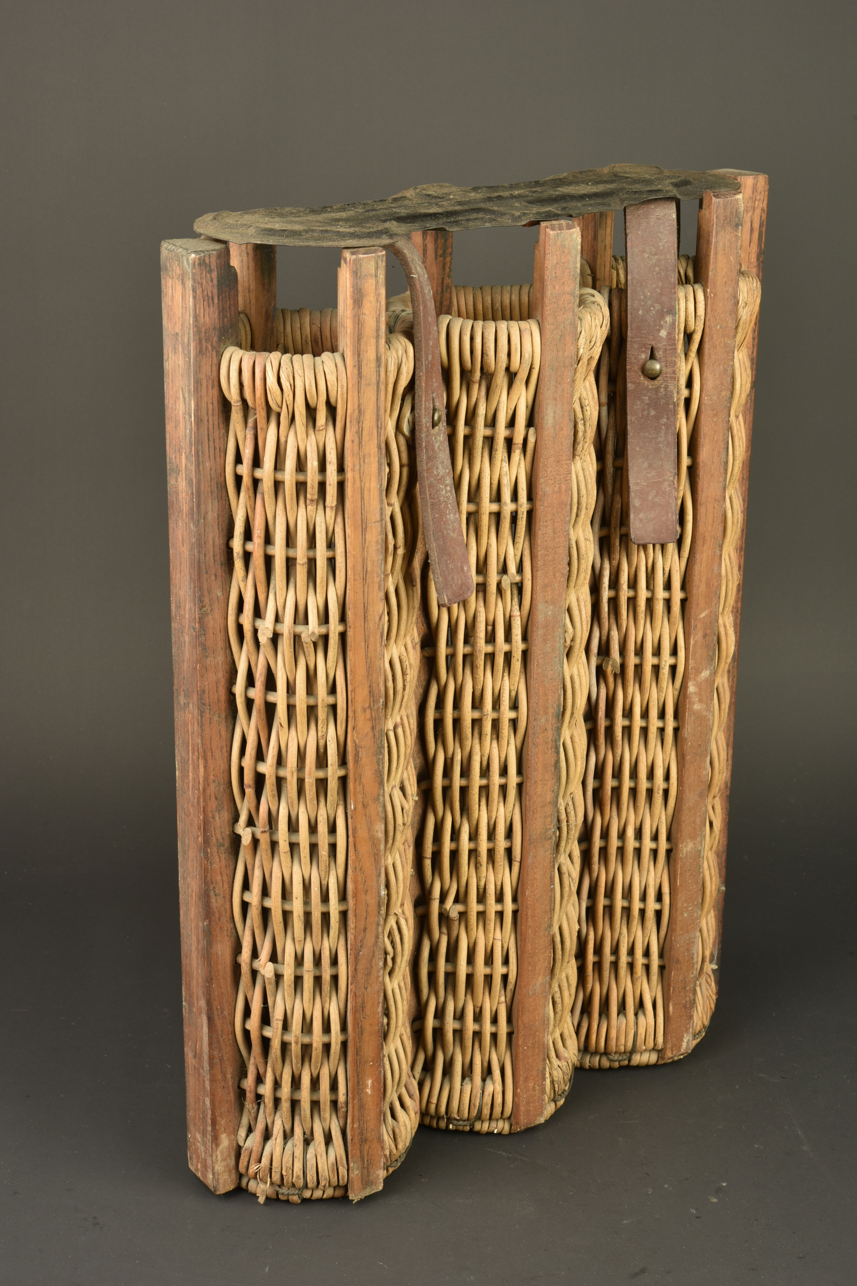 Panier en osier pour 3 coups de 77mm allemand. Wicker basket for three German 77 mm shells. — photo 4