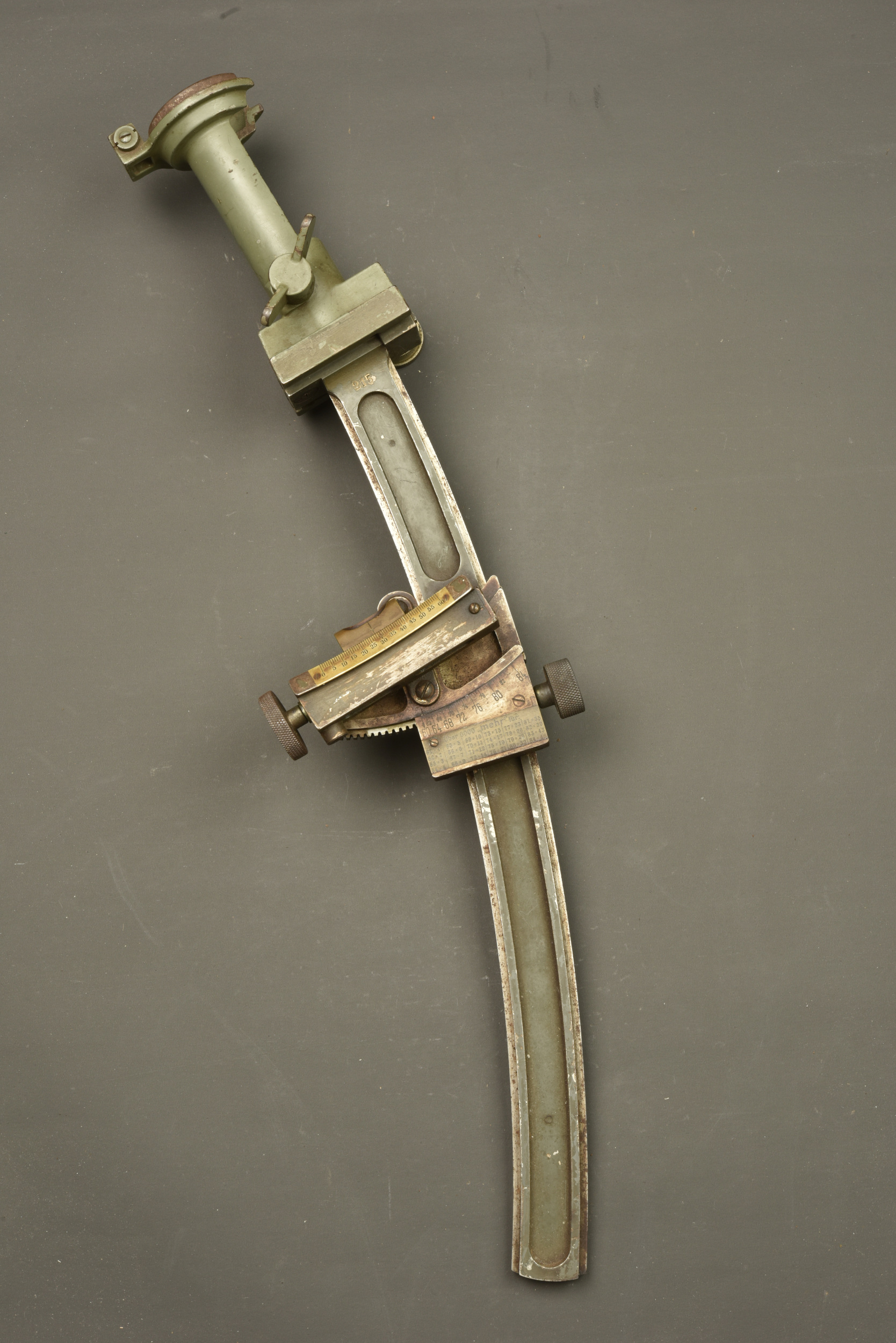 Support de visée pour canon allemand de 77mm. Sight mount for a German 77 mm field gun. — photo 1
