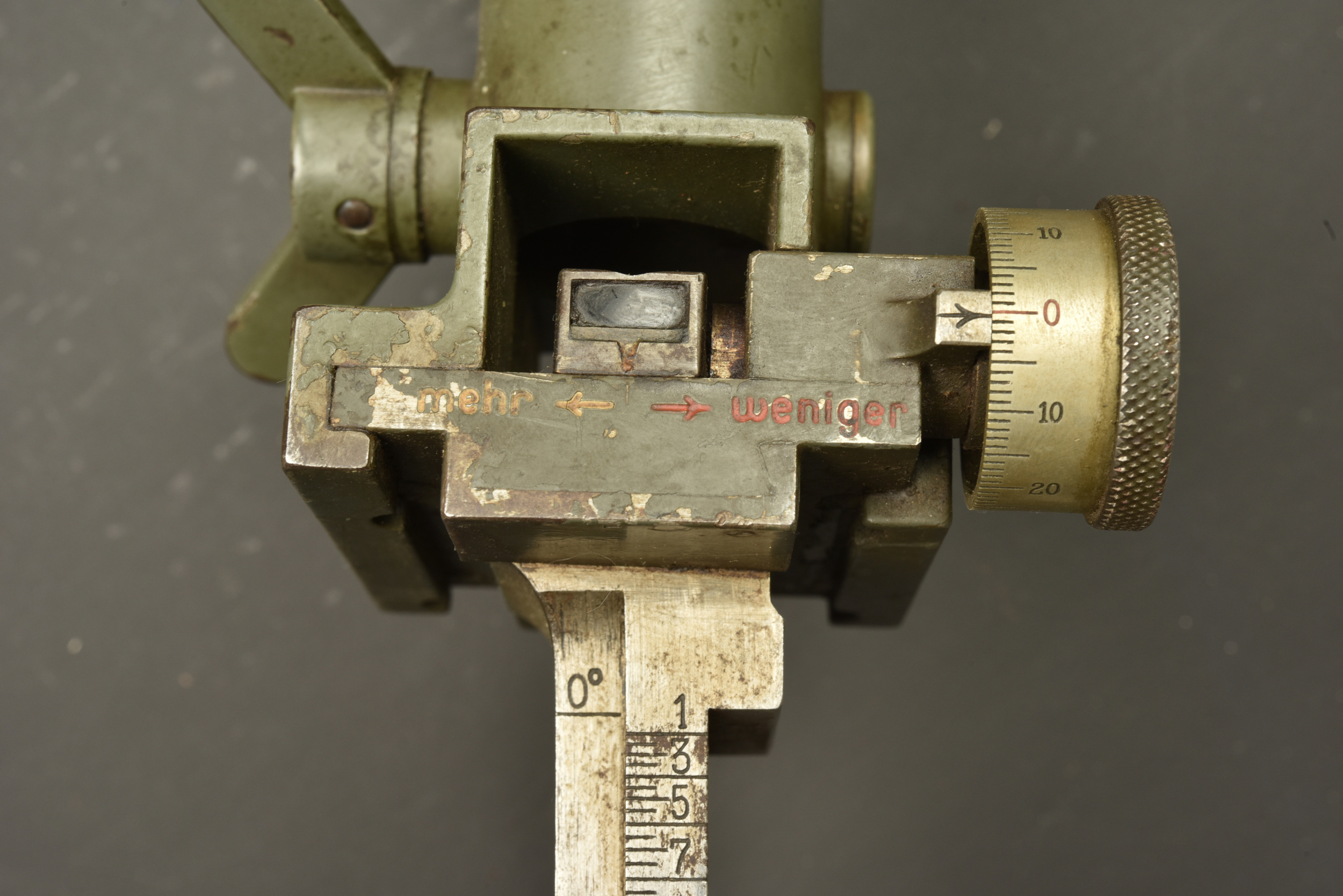 Support de visée pour canon allemand de 77mm. Sight mount for a German 77 mm field gun. — photo 2