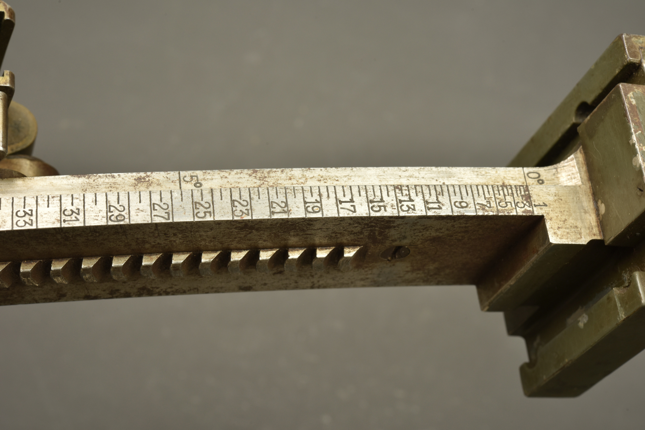 Support de visée pour canon allemand de 77mm. Sight mount for a German 77 mm field gun. — photo 3