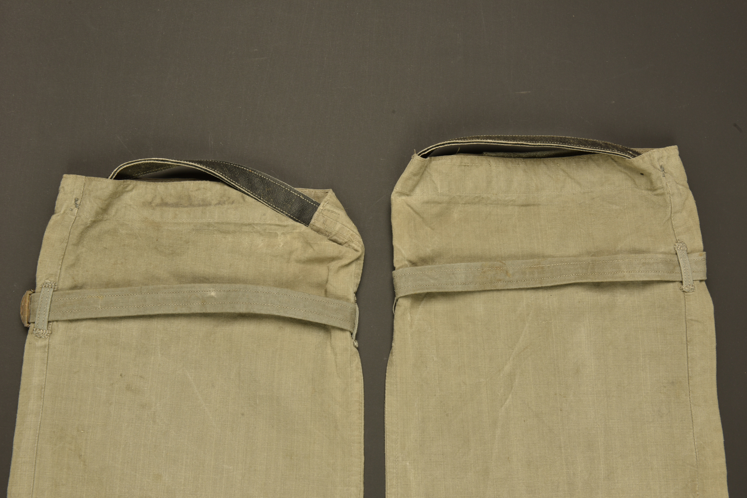 Sur pantalon allemand feldgrau. German feldgrau overtrousers. — photo 5