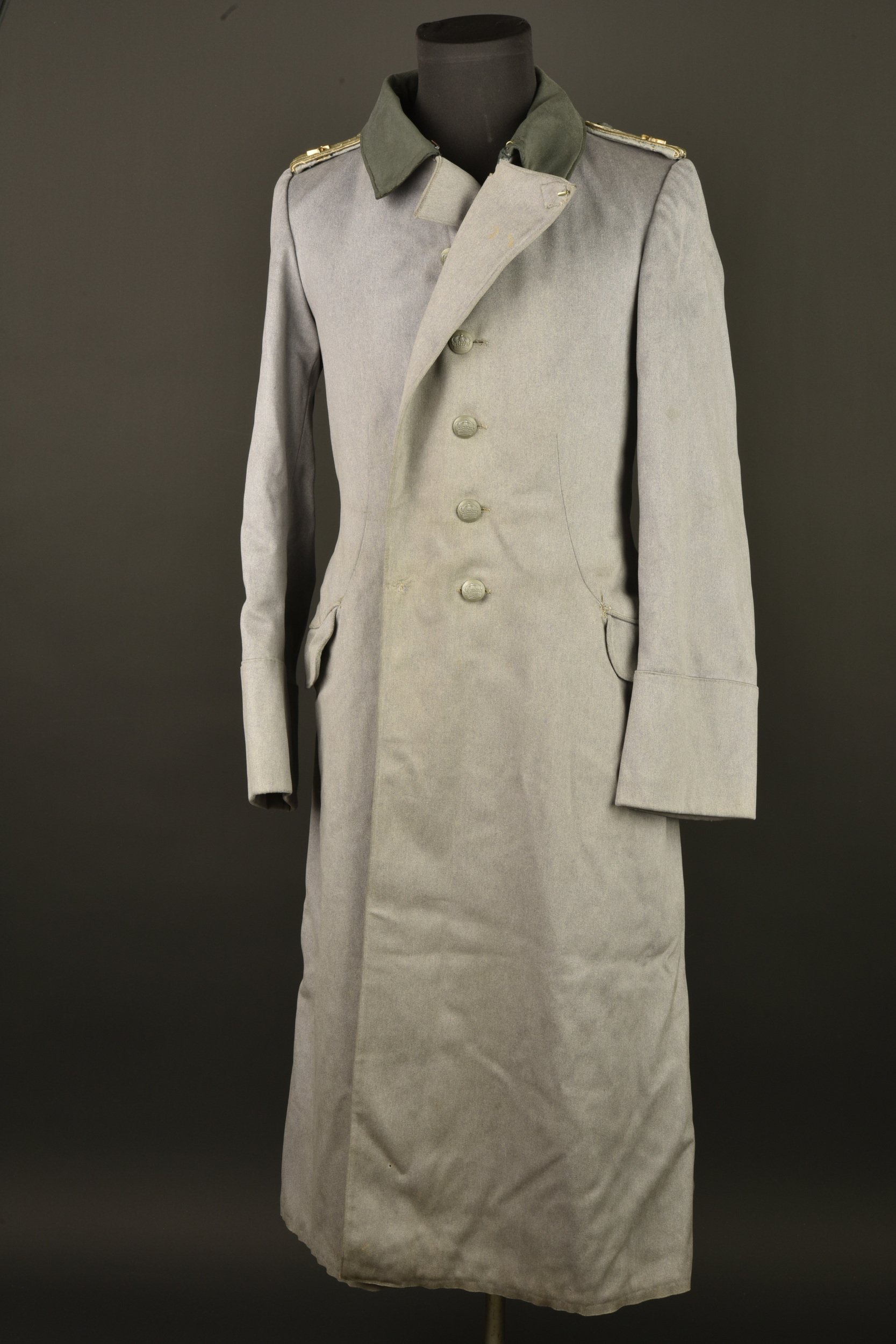 Paletot d'officier d'aviation allemande. German aviation officer’s greatcoat. — photo 1