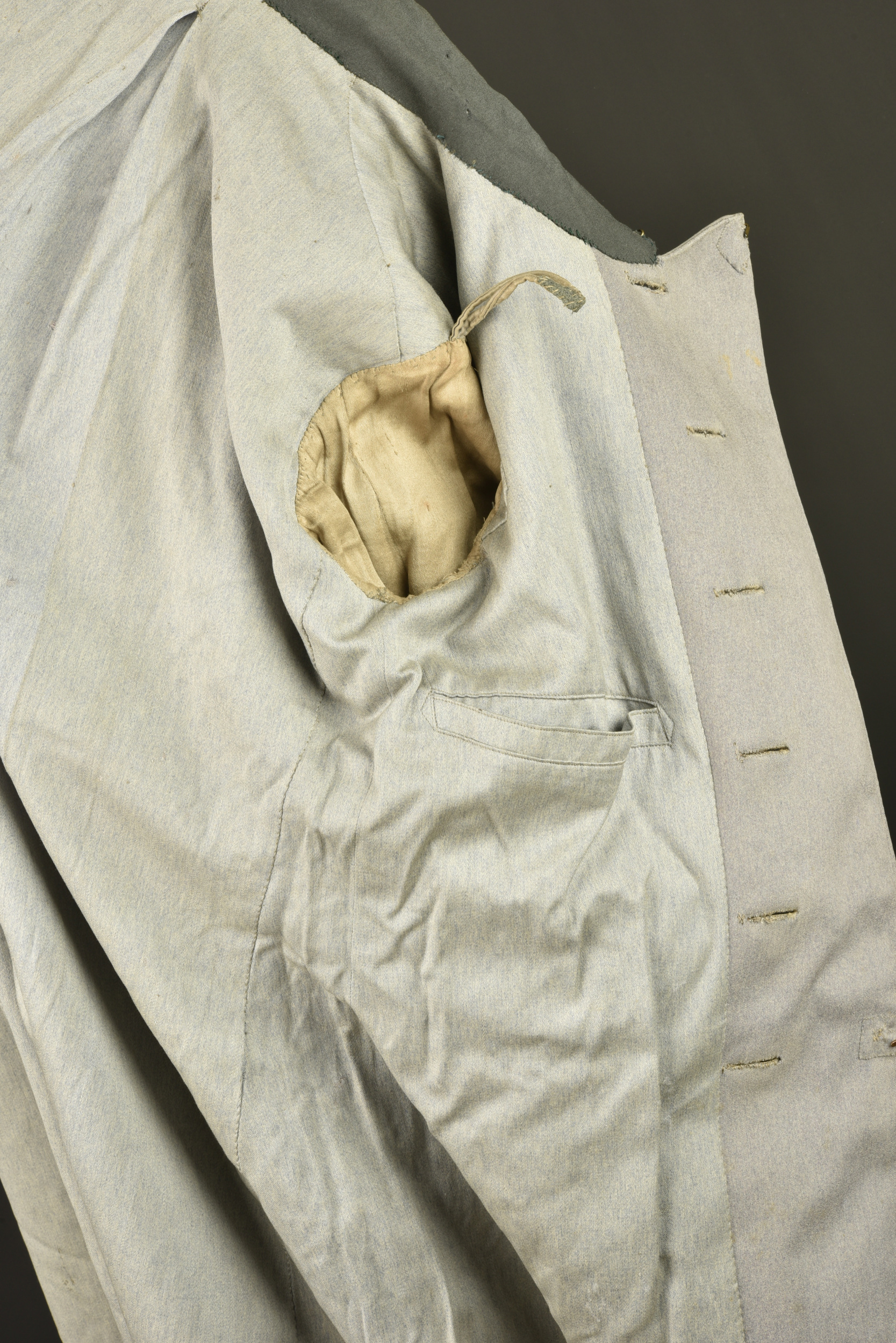 Paletot d'officier d'aviation allemande. German aviation officer’s greatcoat. — photo 2