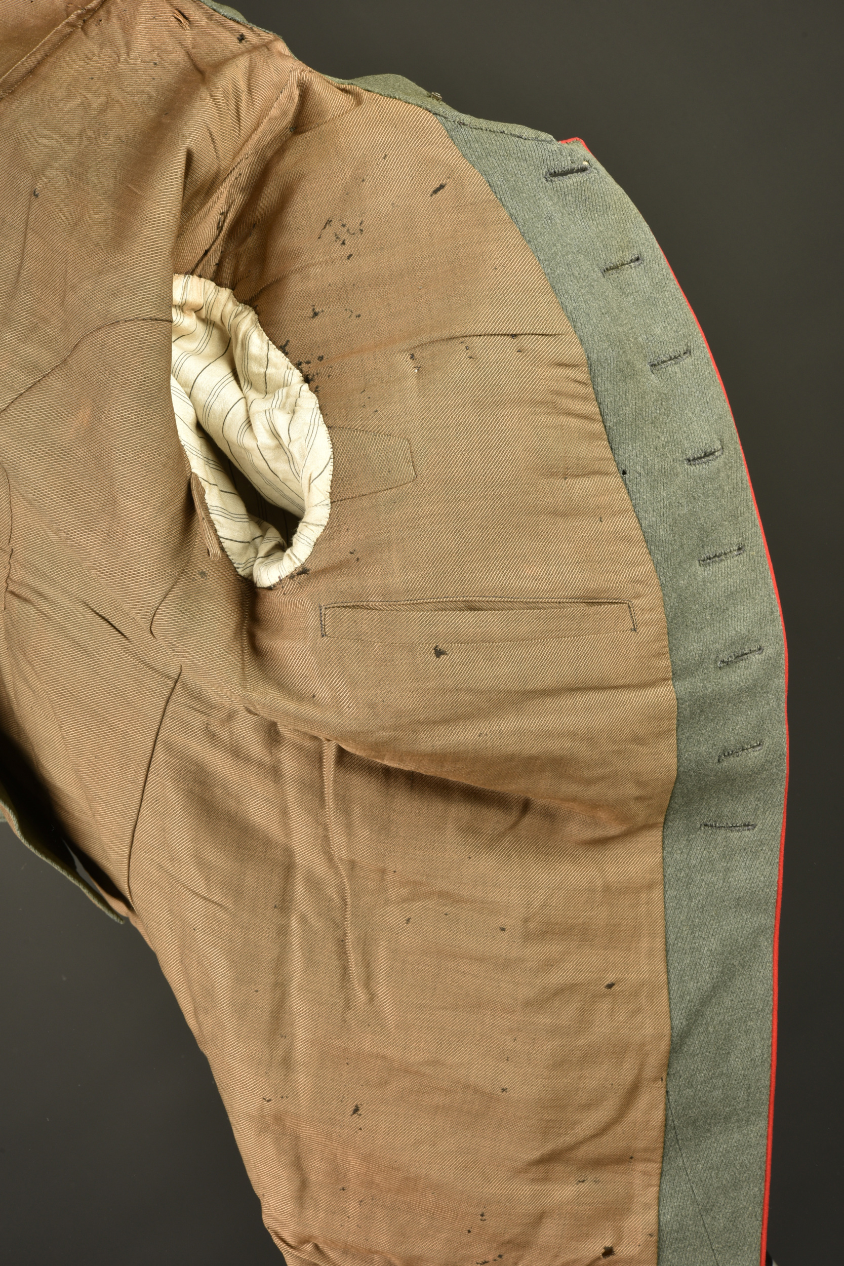 Tunique feldgrau d'un officier bavarois. Feldgrau tunic of a Bavarian officer. — photo 3