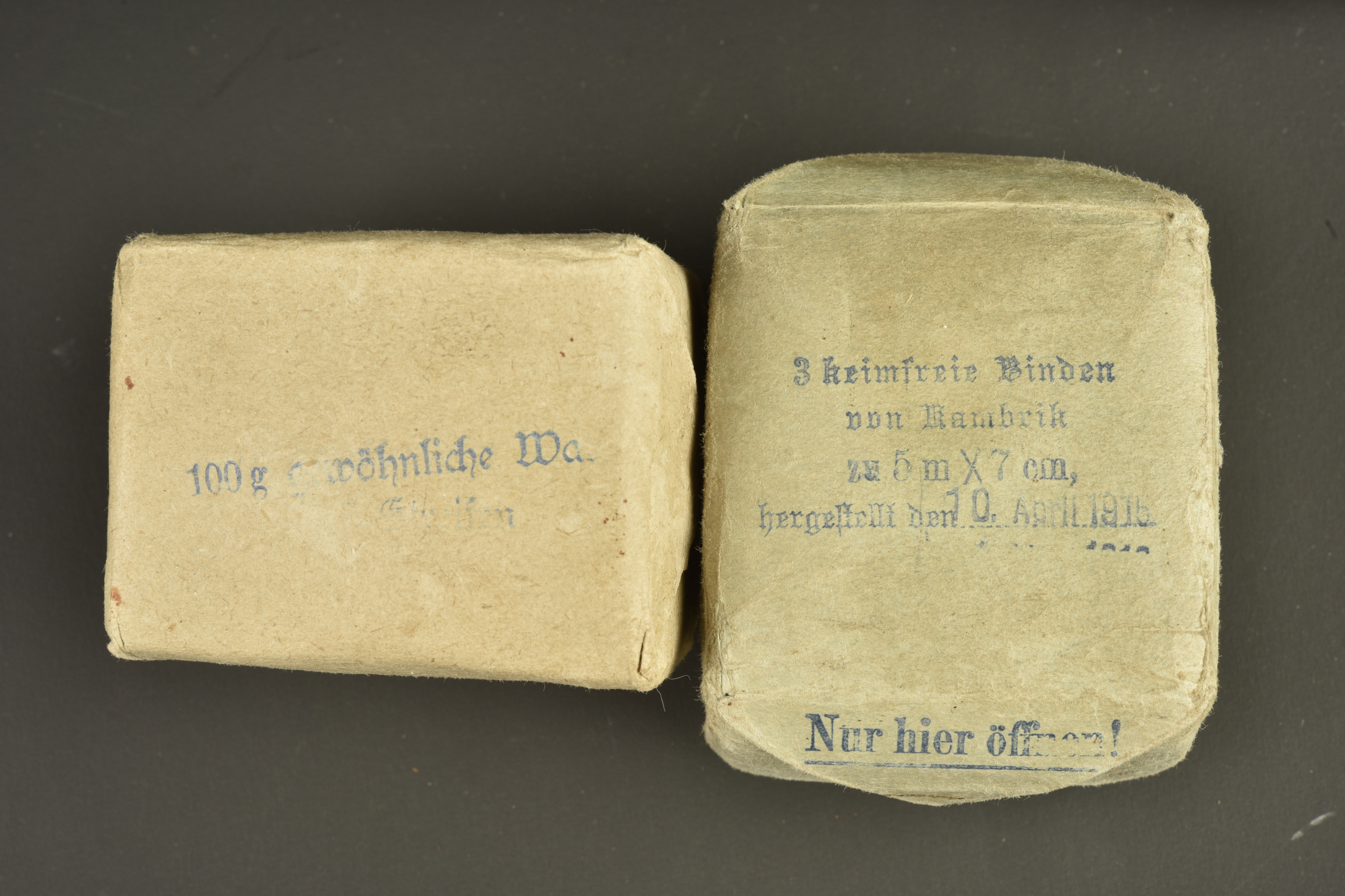 Deux sacoches d'infirmier allemand. Two German medic pouches. — photo 2