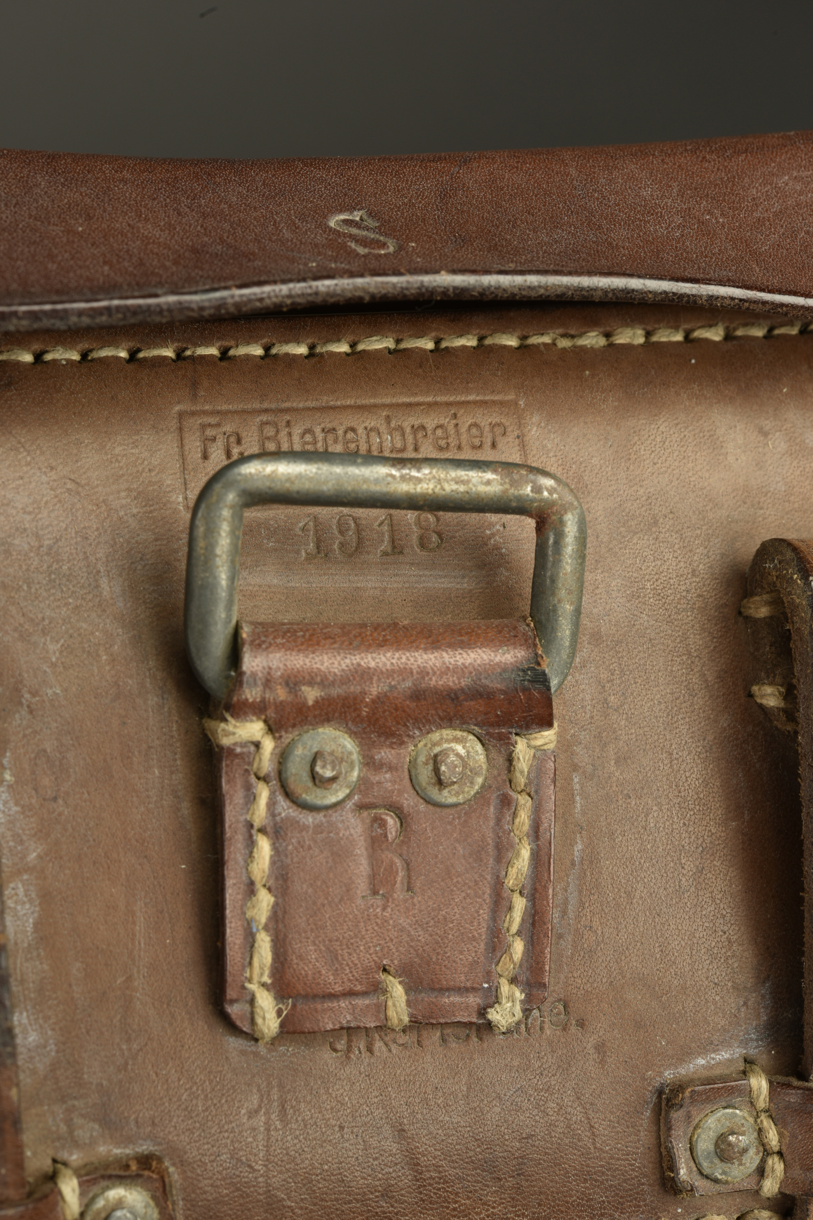 Deux sacoches d'infirmier allemand. Two German medic pouches. — photo 7